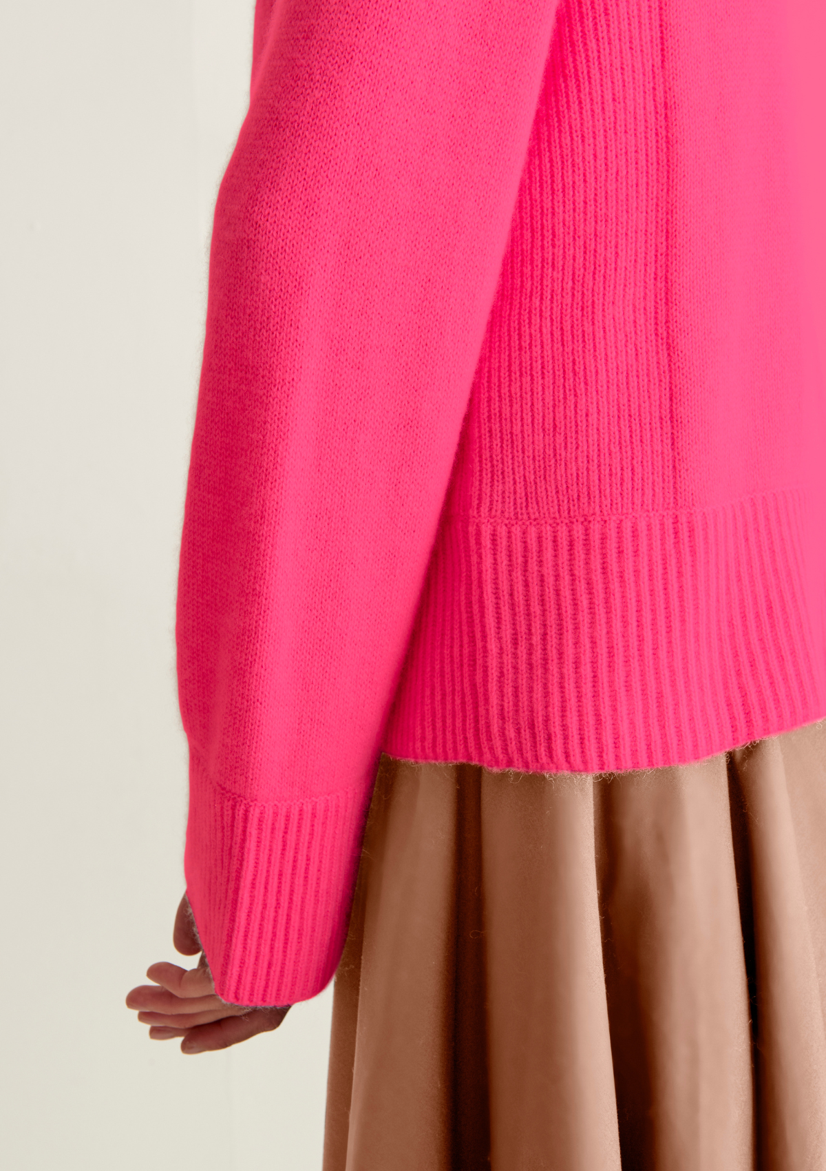 Cropped Cashmere Sweatshirt in Cherry Pink