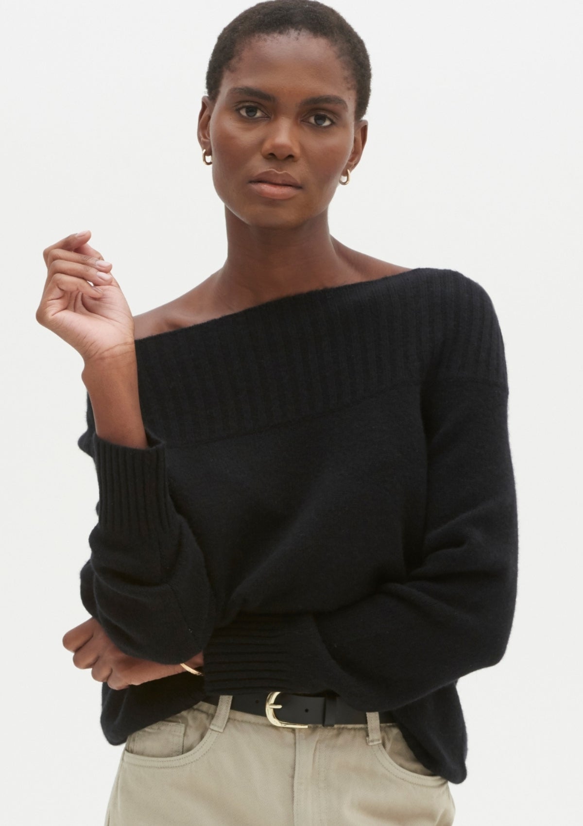 Cashmere Boat Neck Sweater in Black