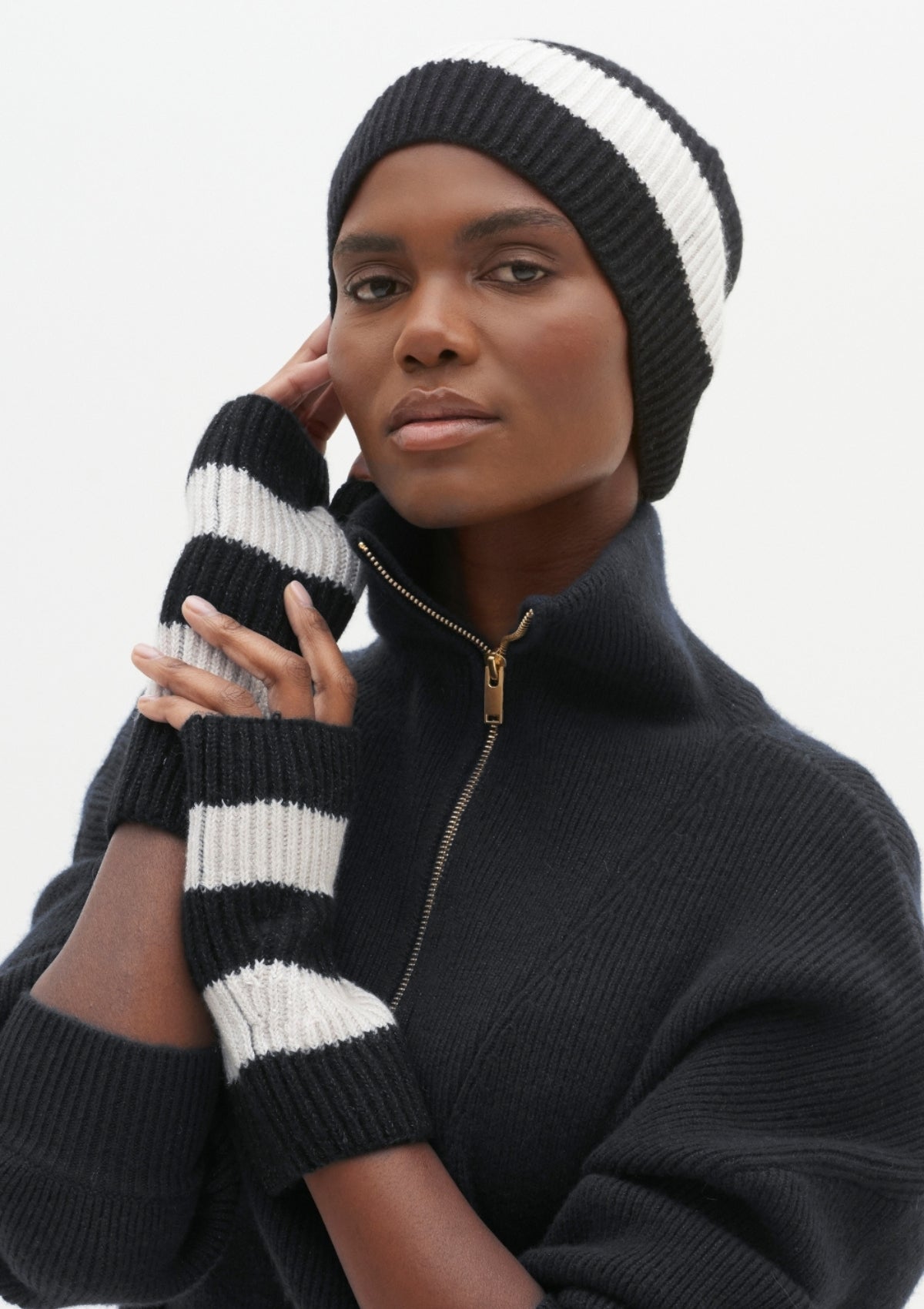 Cashmere Mitt in Black Sparkle Stripe