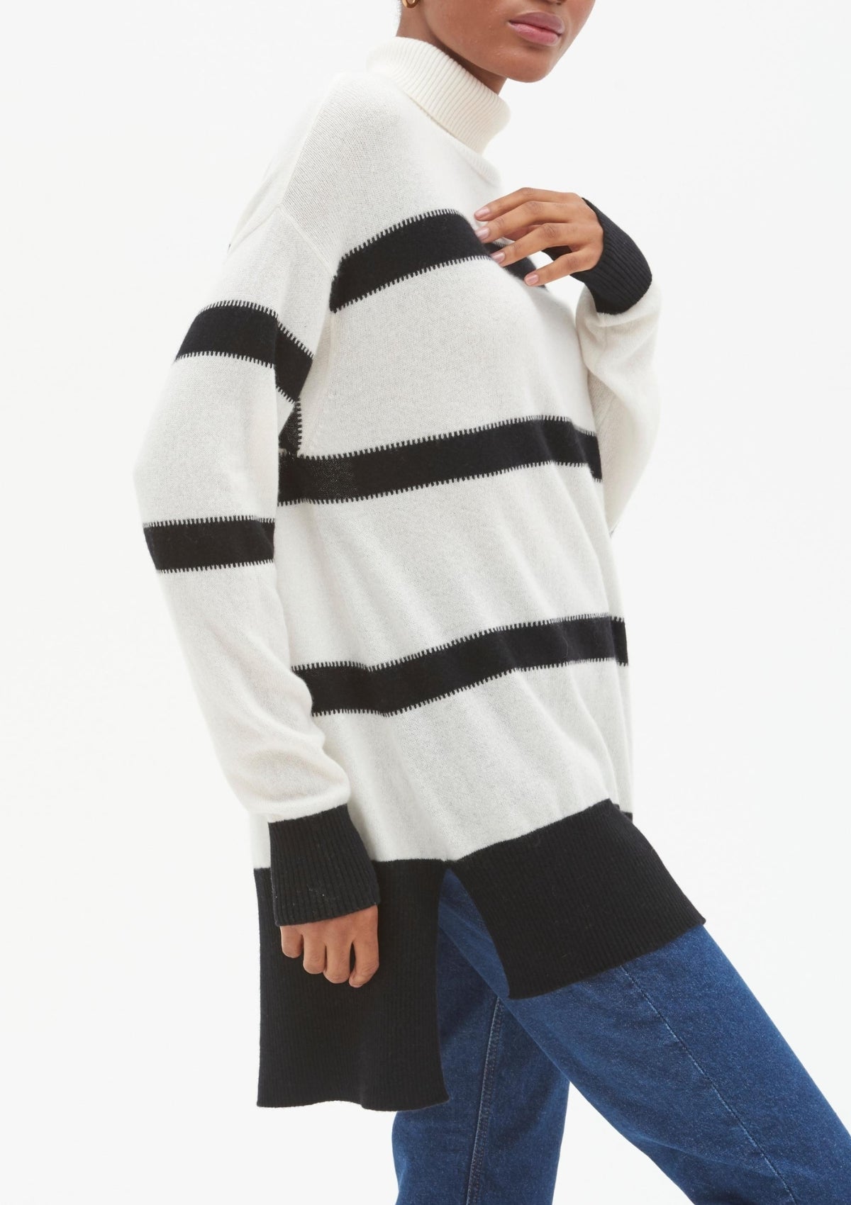 Relaxed Polo Neck Cashmere Sweater in Black/Snow Stripe