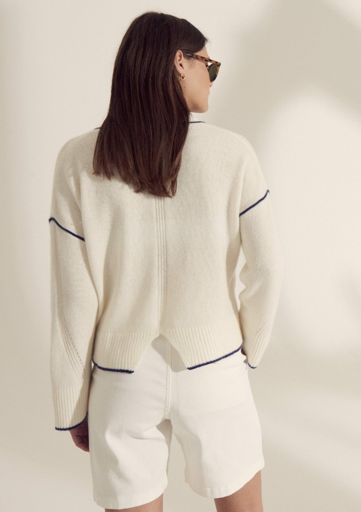 Lofty Cashmere Cardigan in Snow/Midnight