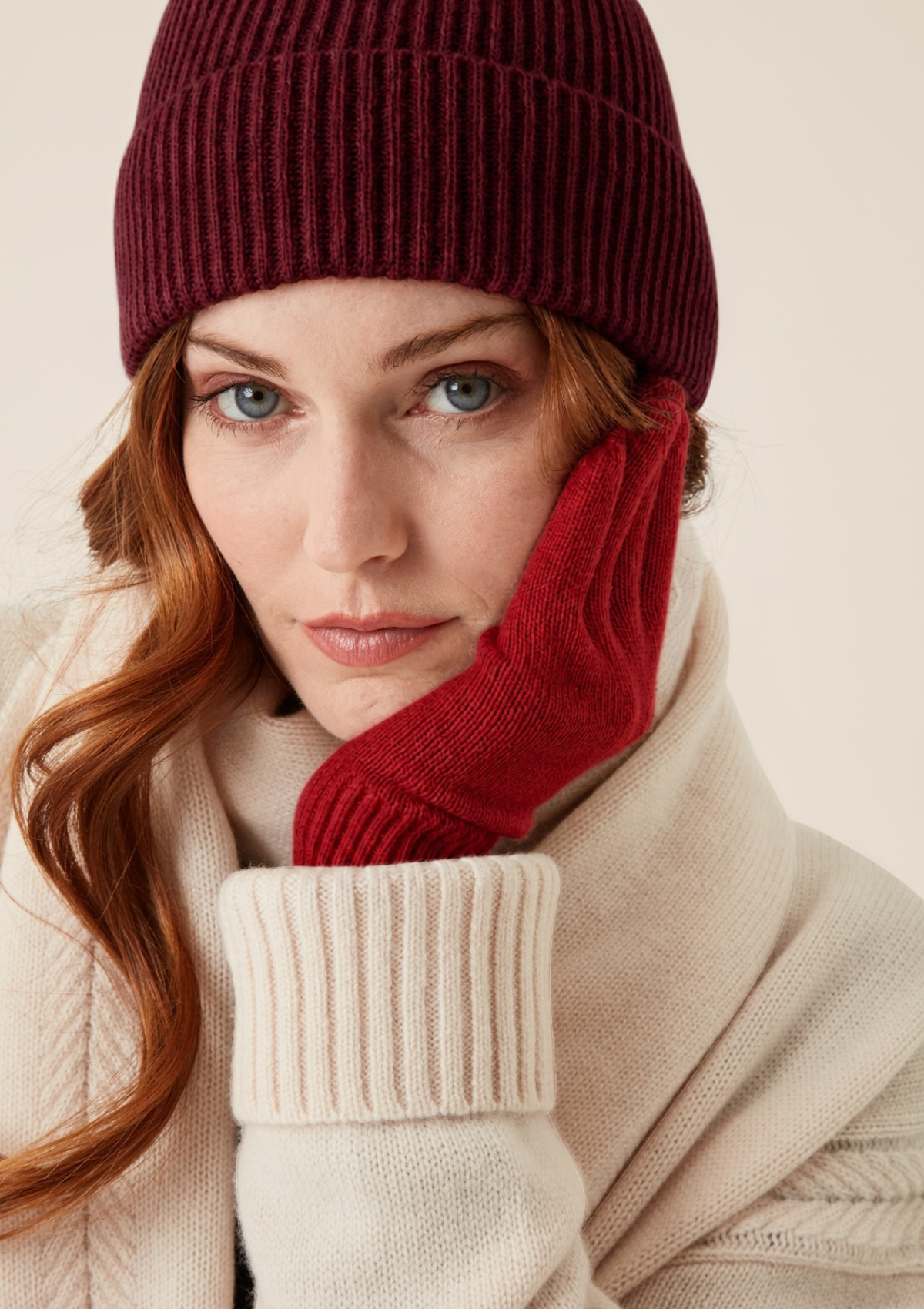 Cashmere Glove in Postbox Red