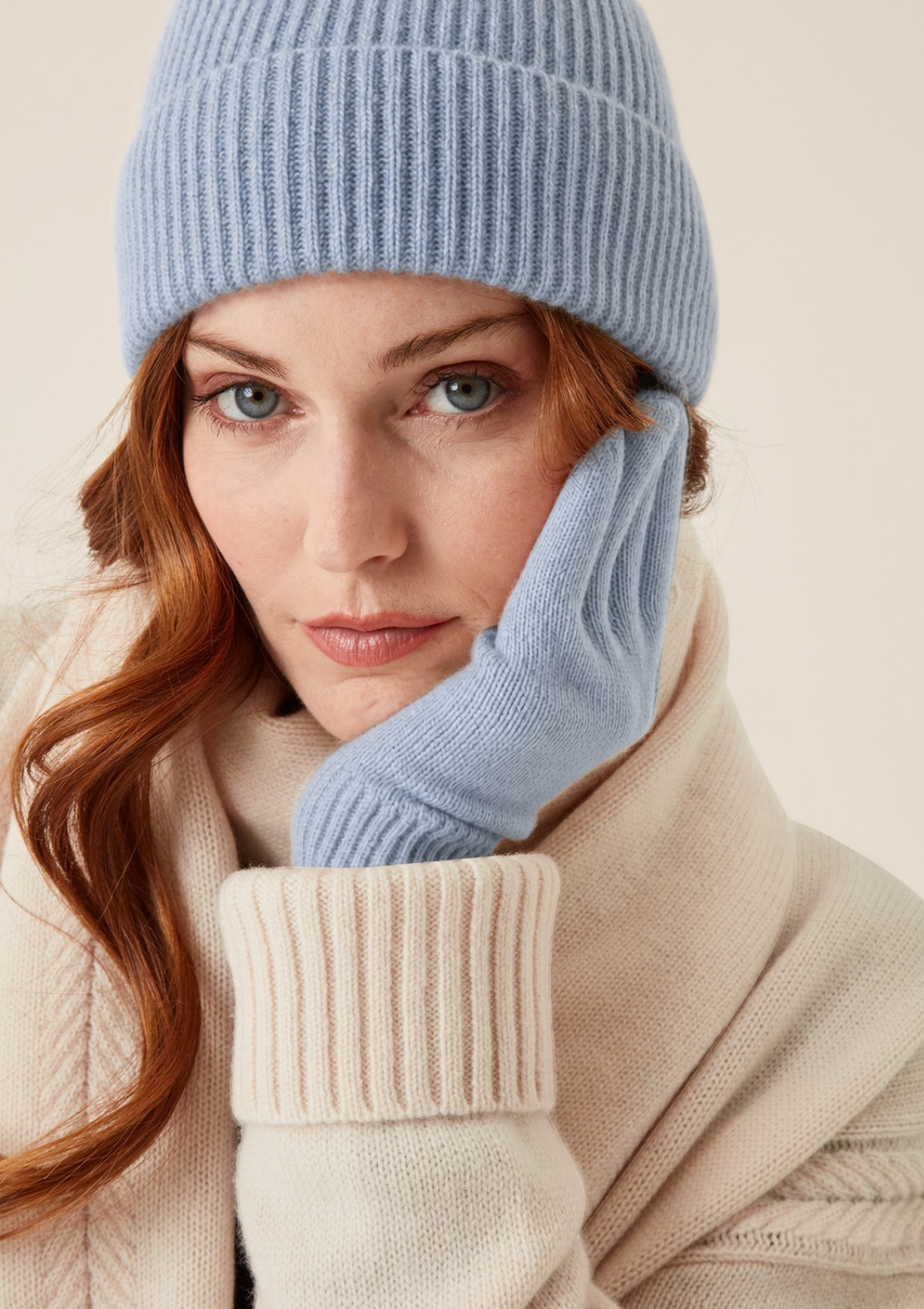 Cashmere Glove in Whisper Blue