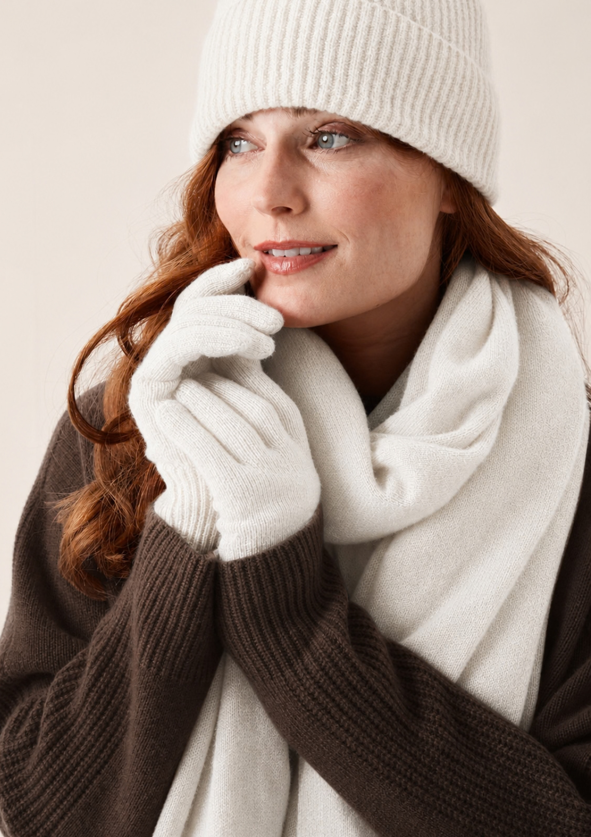 Cashmere Glove in Snow White
