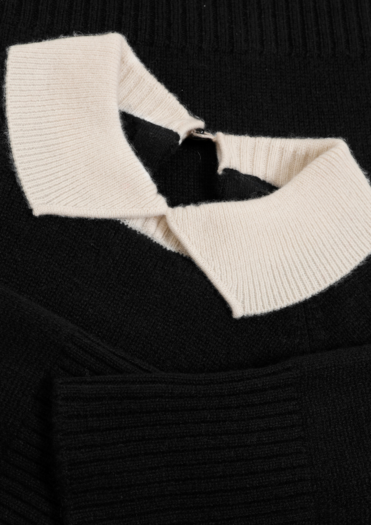 Cashmere A-Line Collared Sweater in Chalk/Black