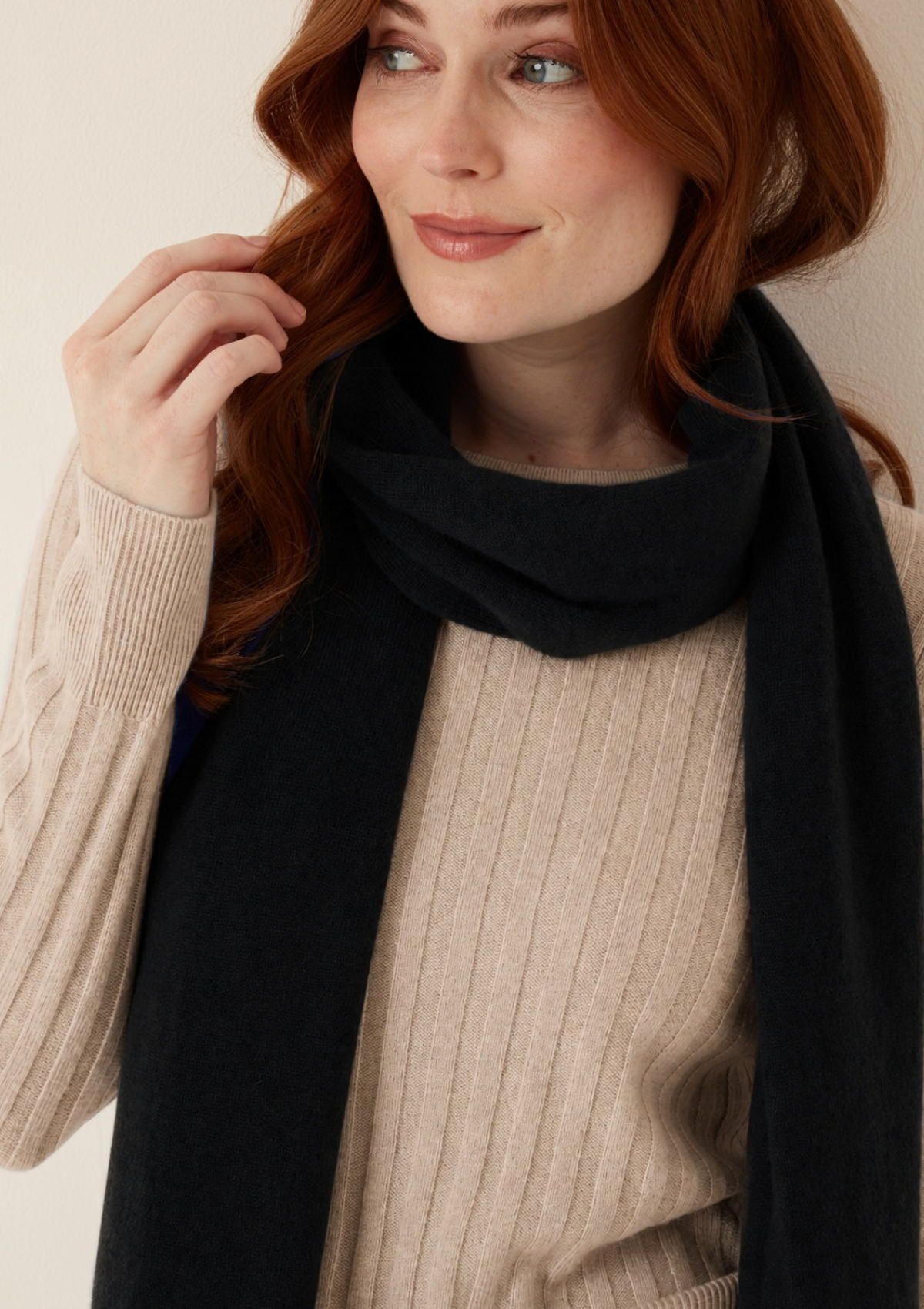Lofty Cashmere Scarf in Black