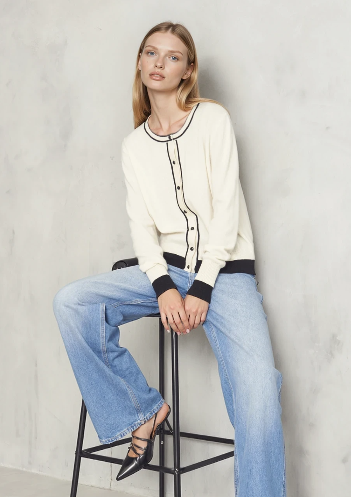 Crew Neck Cashmere Cardigan in Chalk/Black