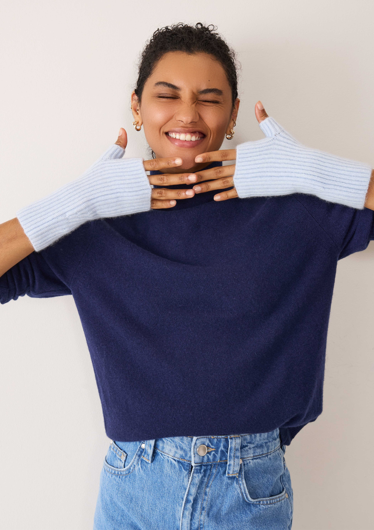 Cashmere Mitt in Whisper Blue