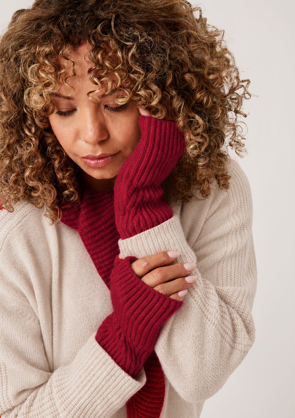 Cashmere Mitt in Garnet Red