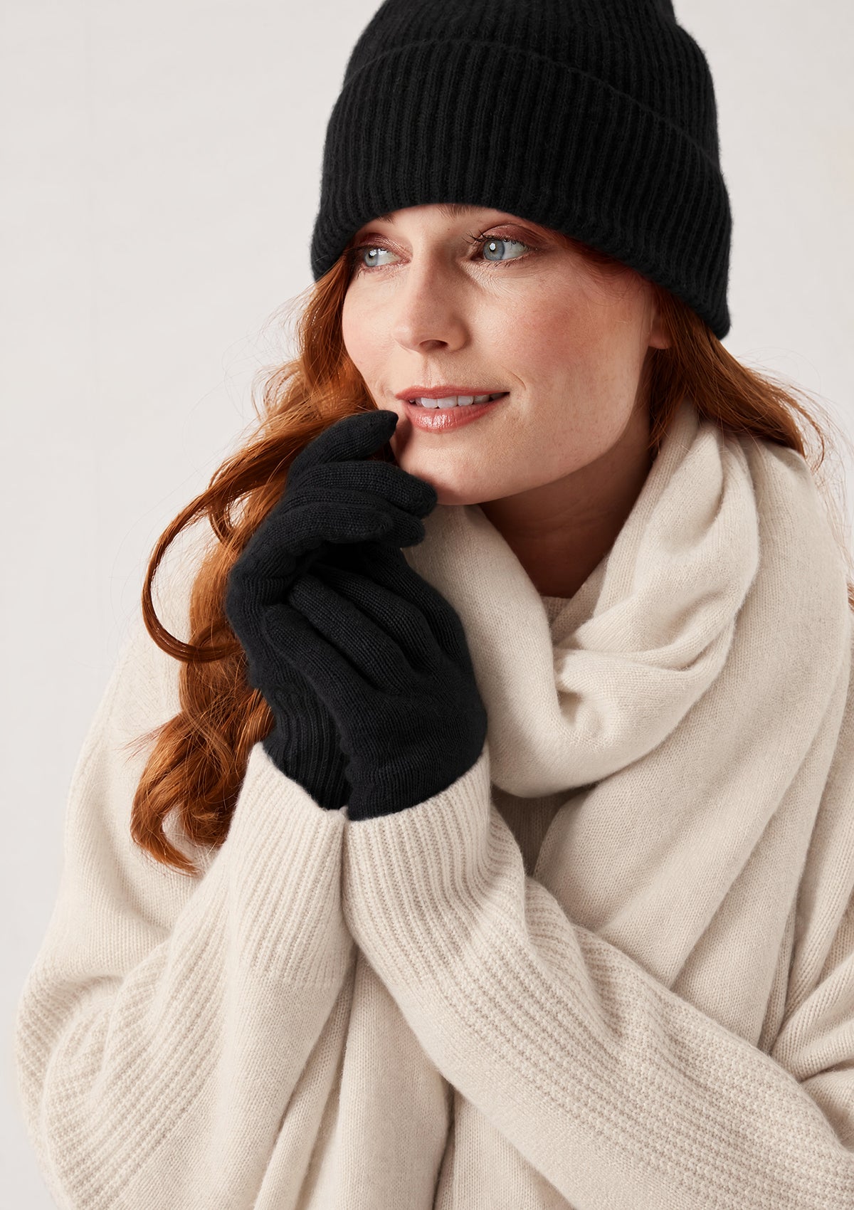 Cashmere Glove in Black