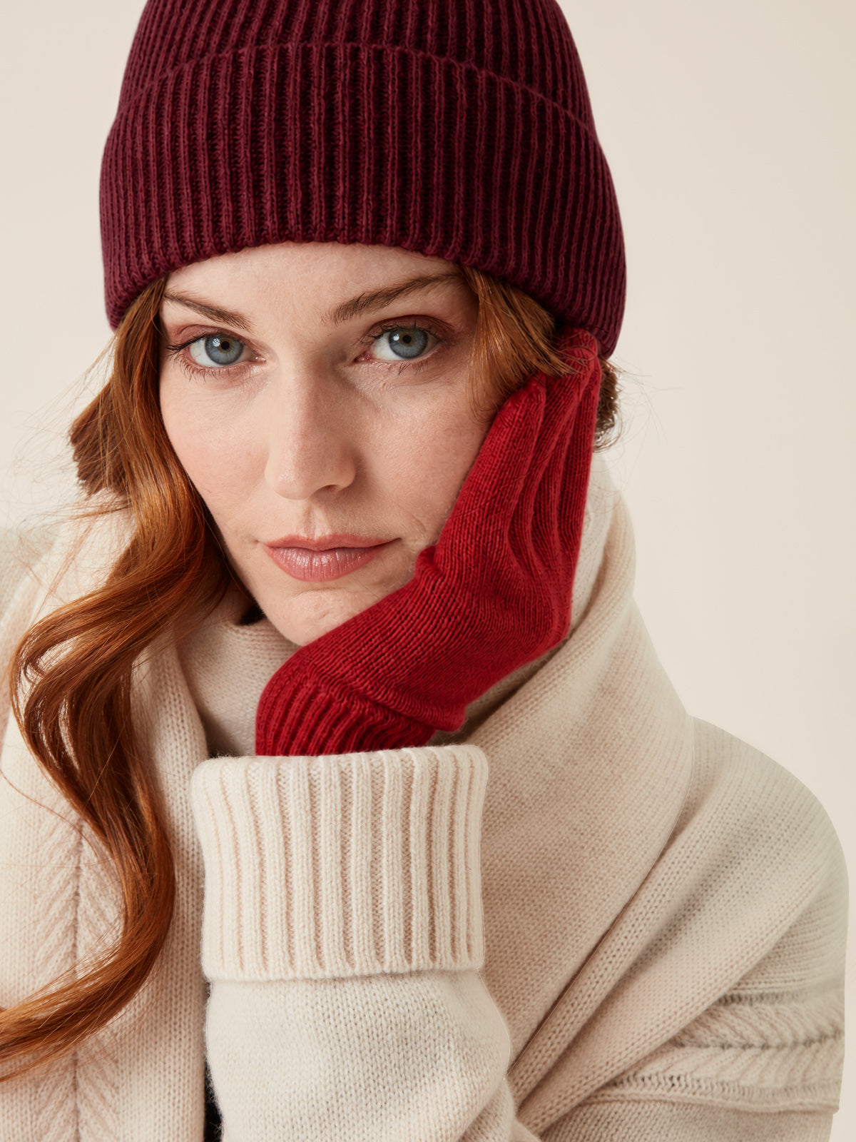 Cashmere Glove in Postbox Red