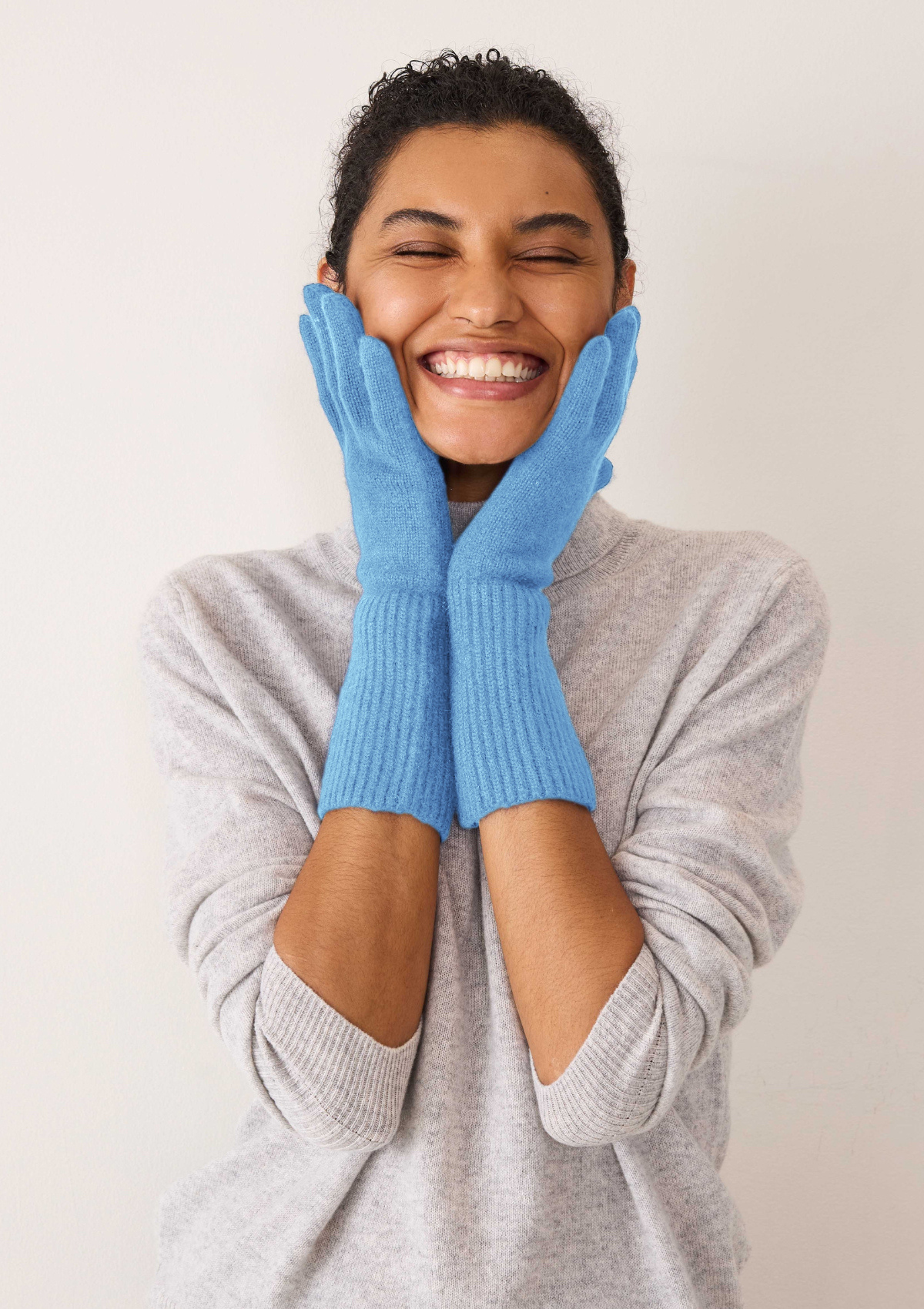 Cashmere Glove in Delta Blue