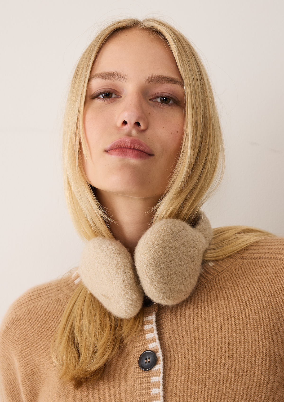 Boucle Ear muffs in Smoke Beige