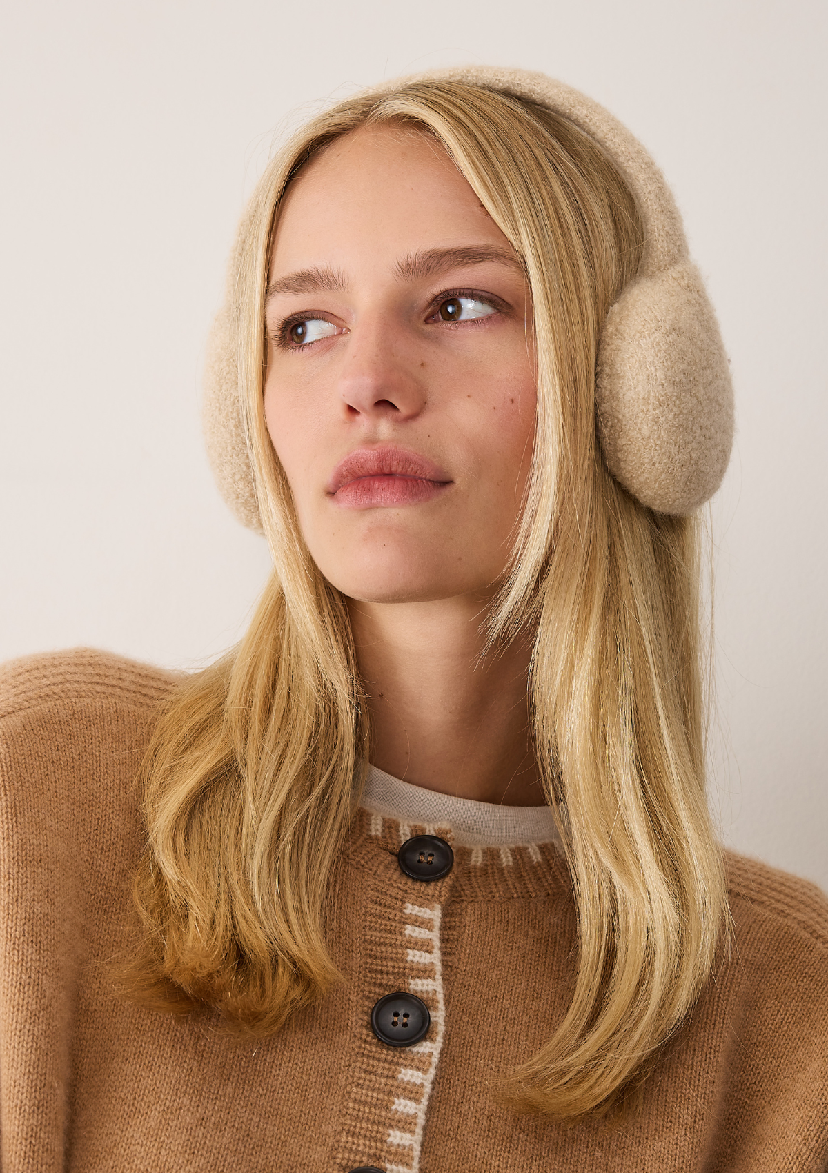 Boucle Ear muffs in Smoke Beige