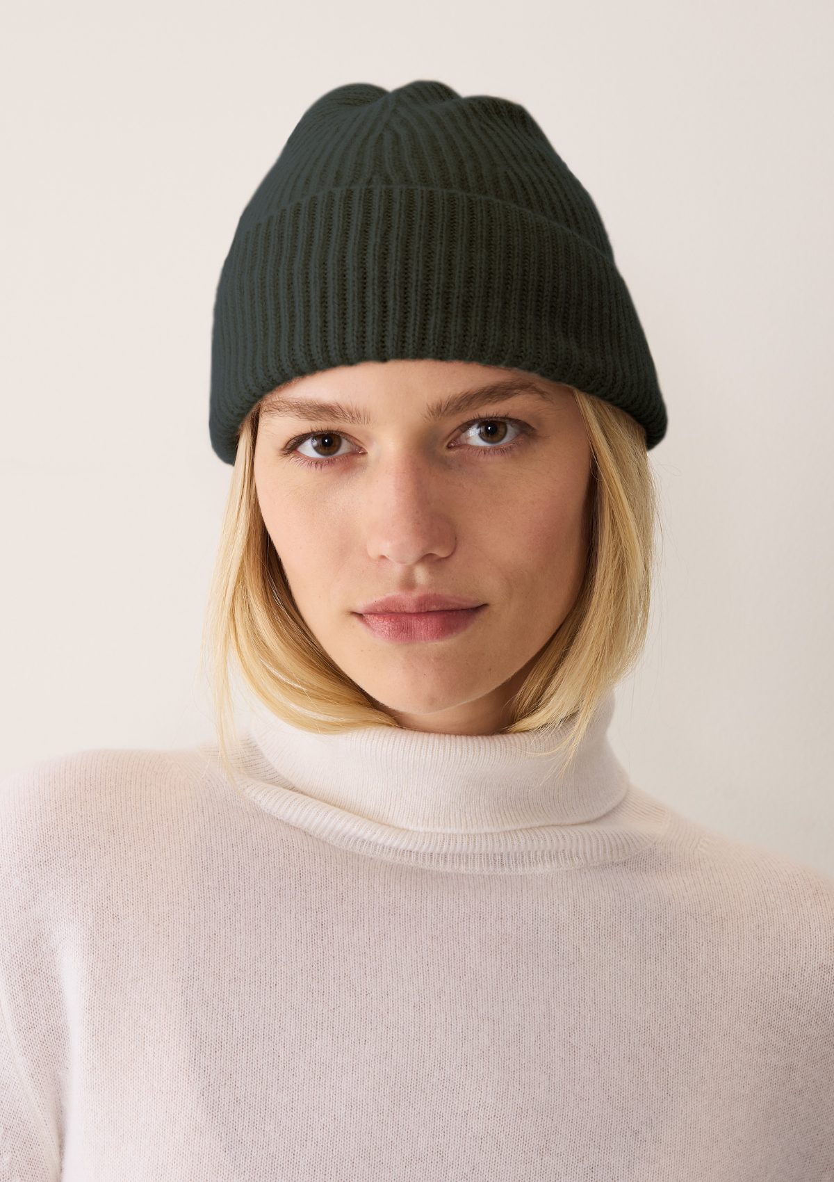 Cashmere Beanie in Rifle Green