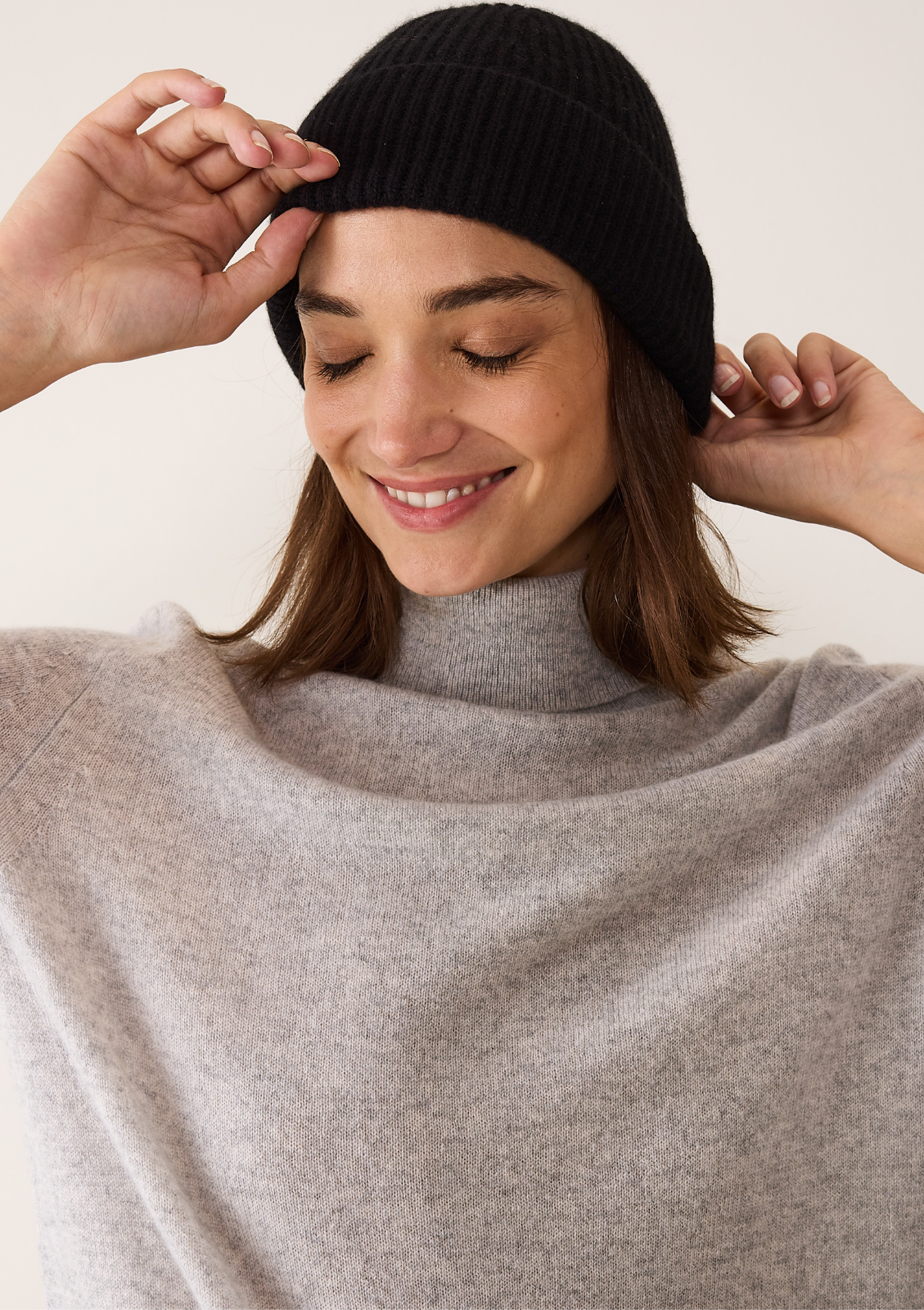 Cashmere Beanie in Black