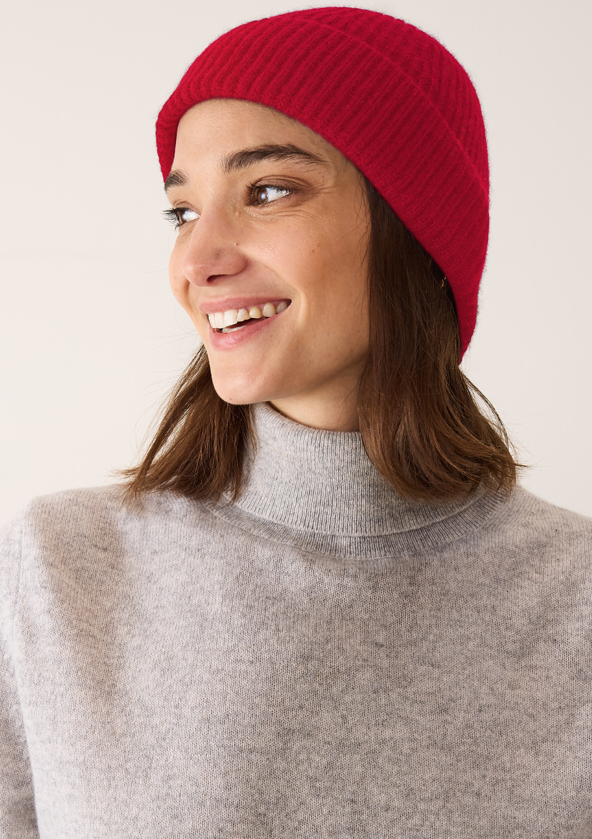 Cashmere Beanie in Postbox Red