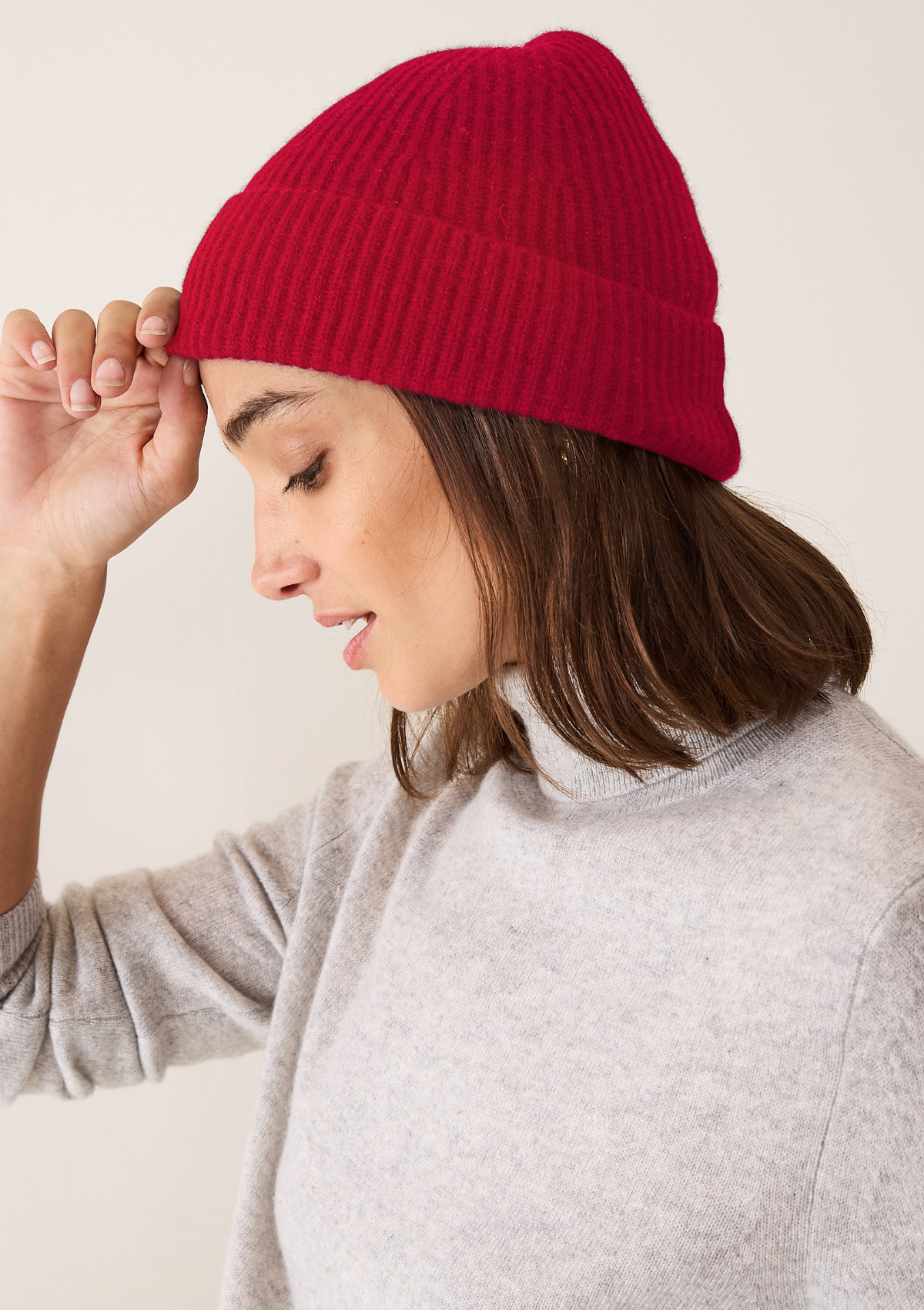 Cashmere Beanie in Postbox Red