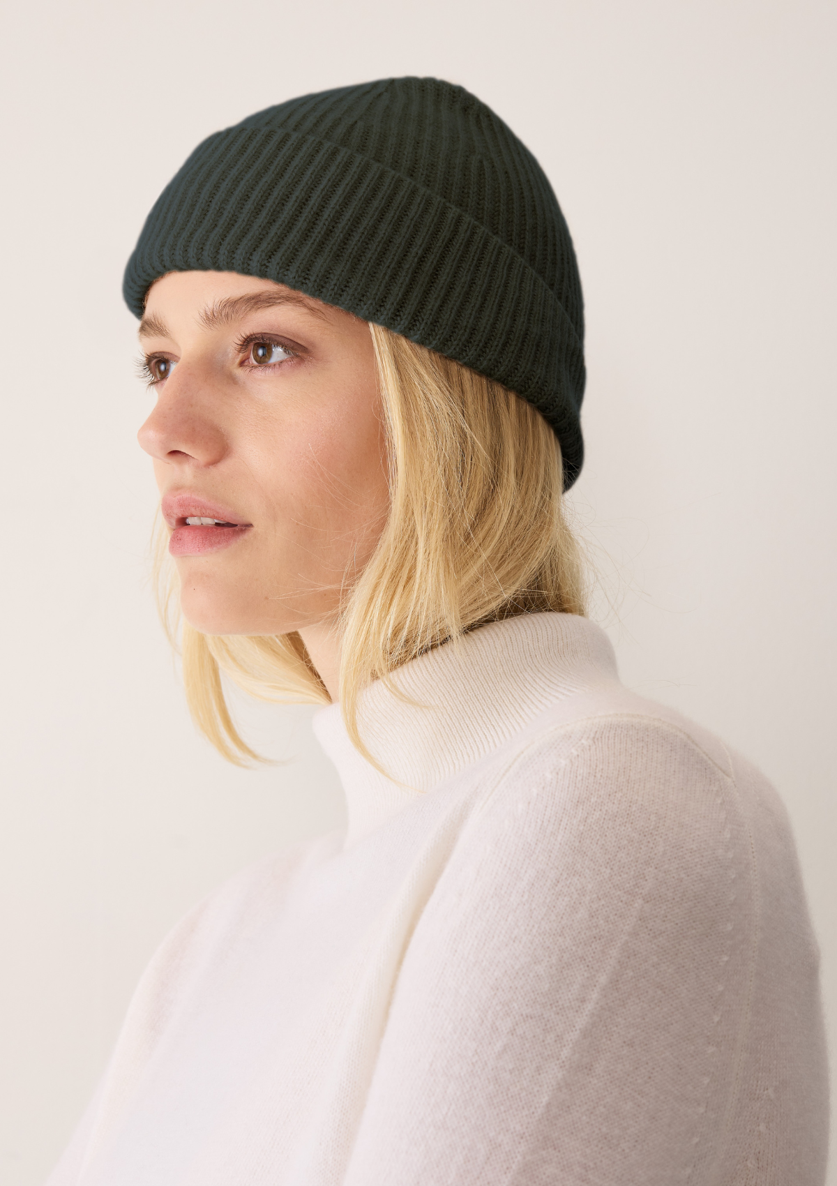 Cashmere Beanie in Rifle Green