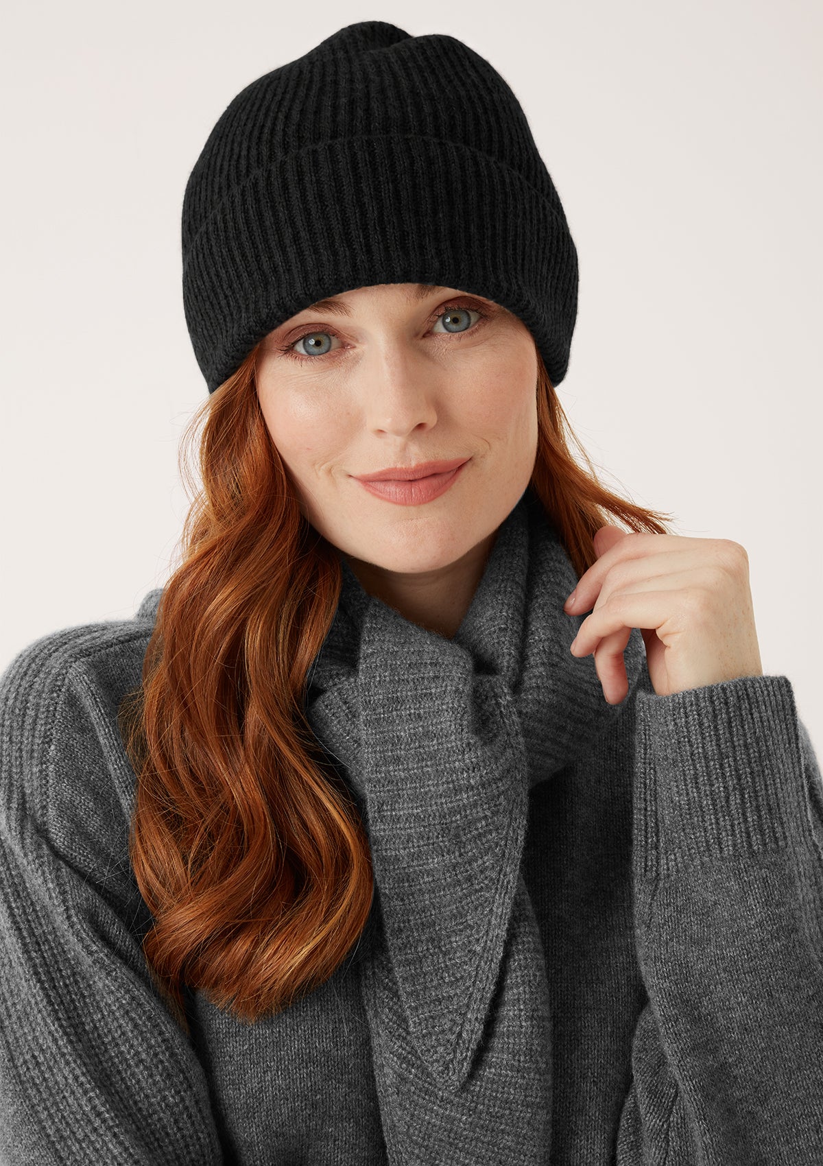 New Cashmere Beanie in Black
