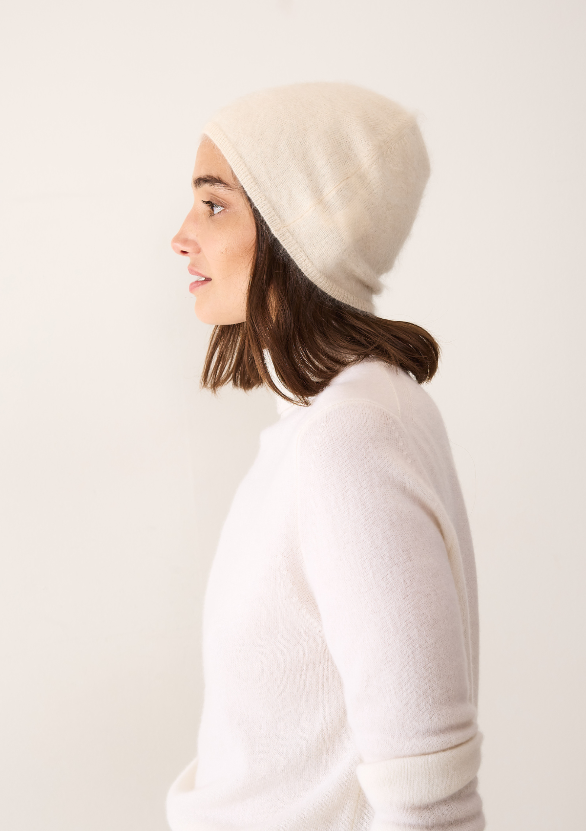 Brushed Cashmere Hat in Porcelaine White