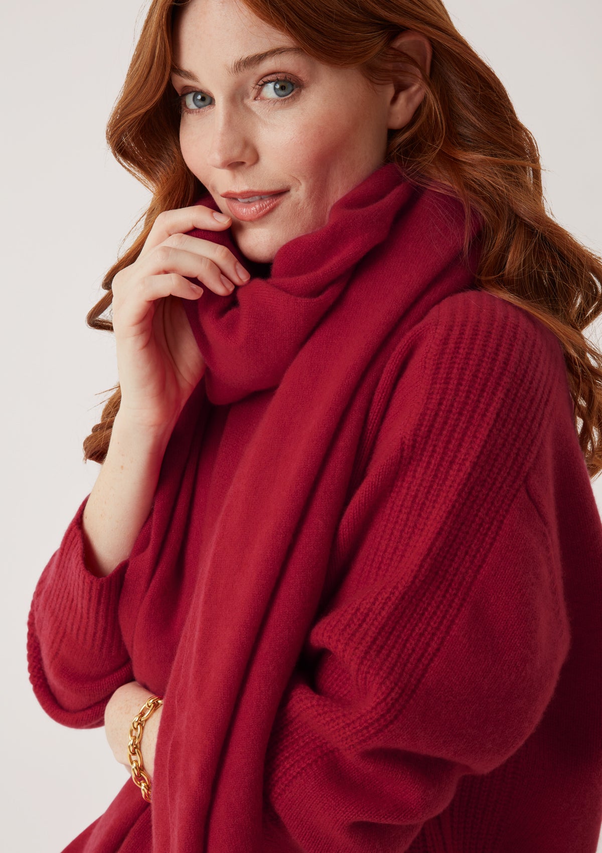 Cashmere Lofty Blanket Scarf in Garnet Red