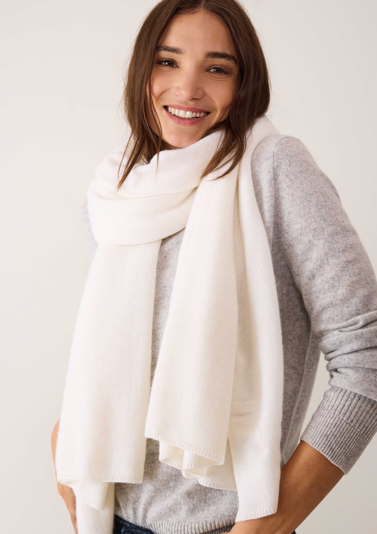 Cashmere Lofty Blanket Scarf in Snow White