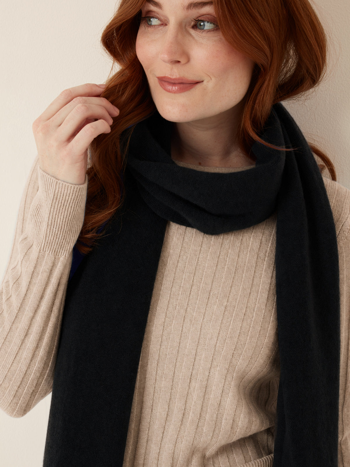 Lofty Cashmere Scarf in Black
