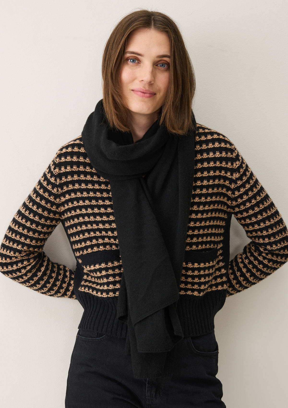Lofty Cashmere Scarf in Black