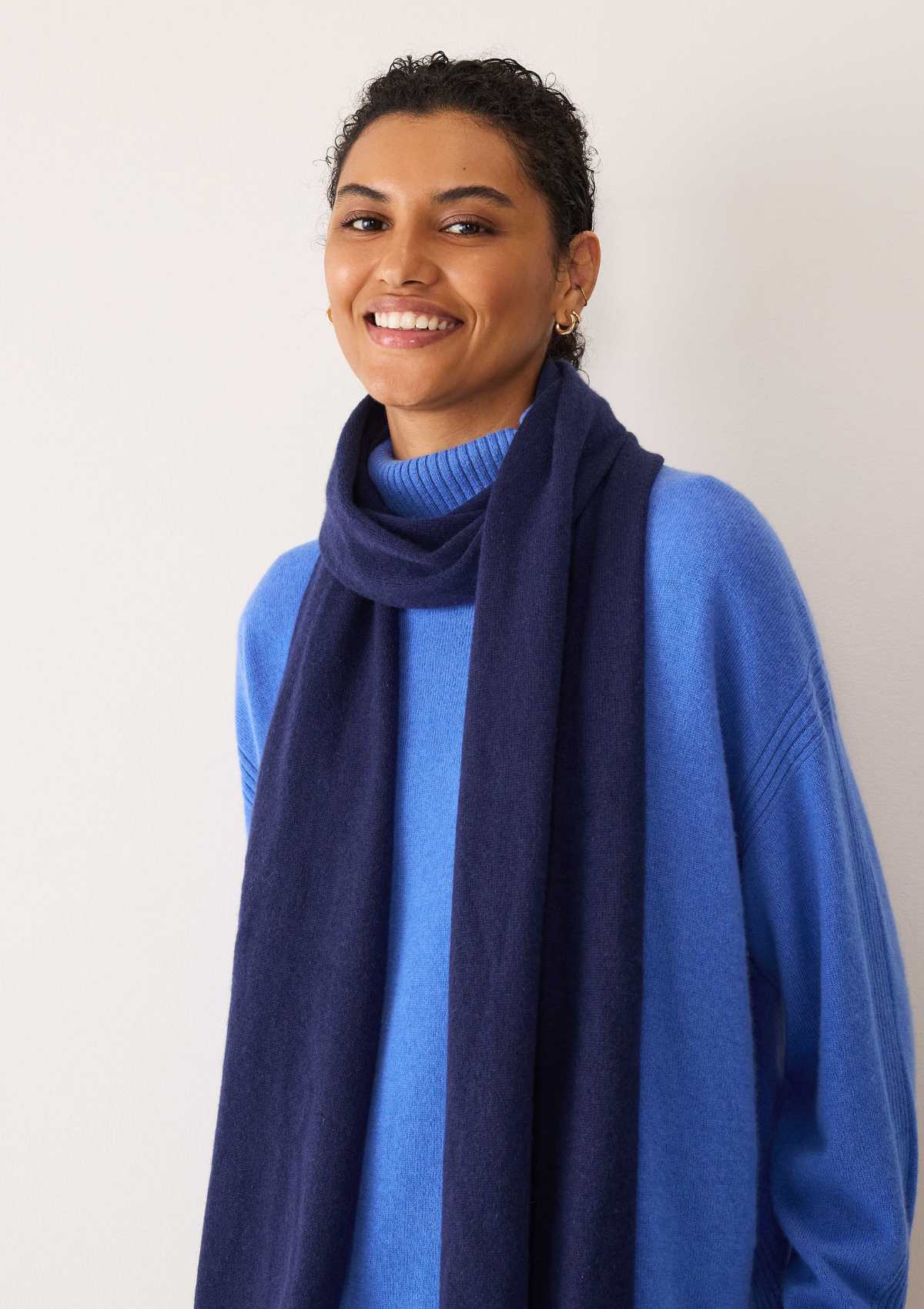 Lofty Cashmere Scarf in Midnight Blue