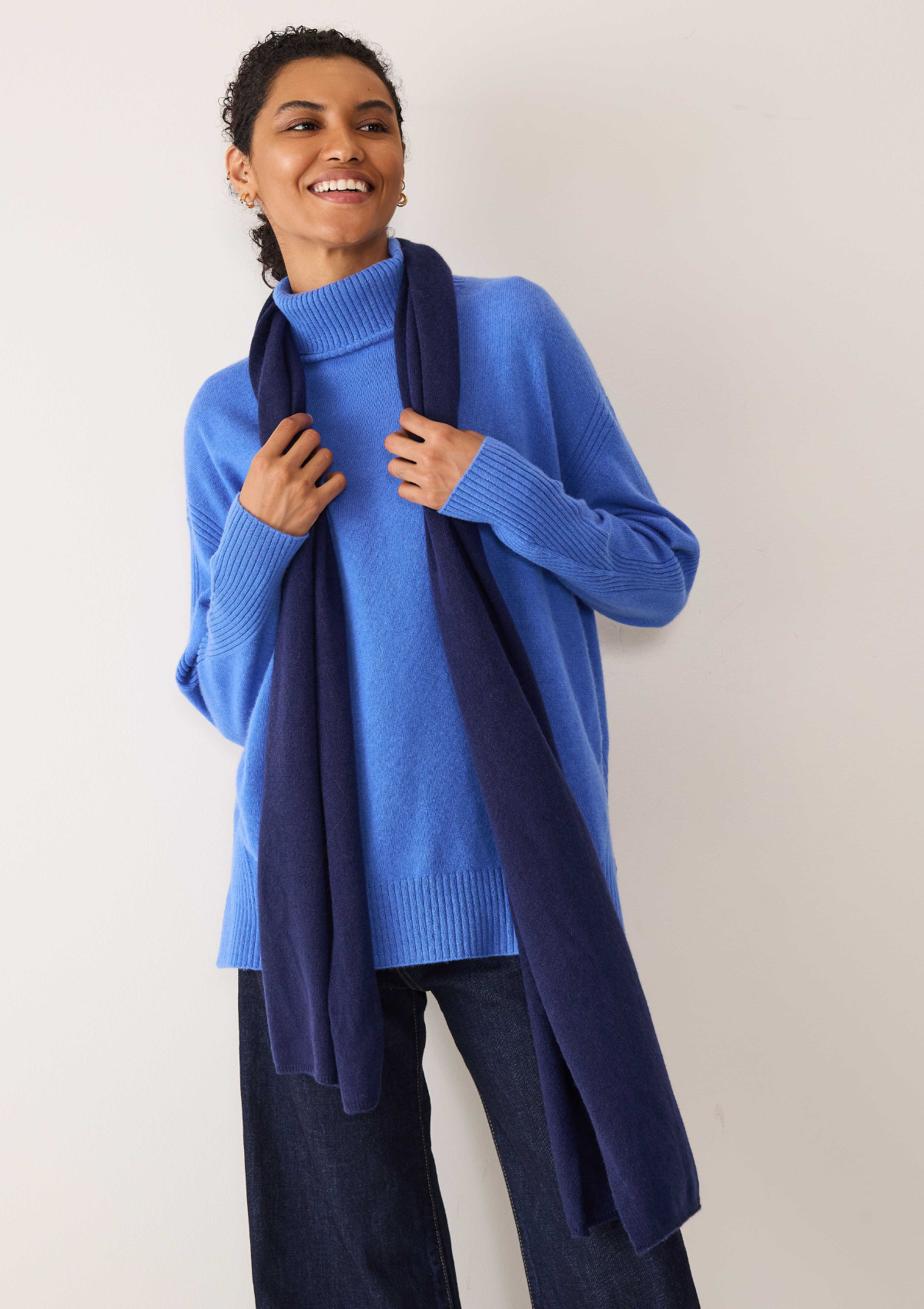Lofty Cashmere Scarf in Midnight Blue