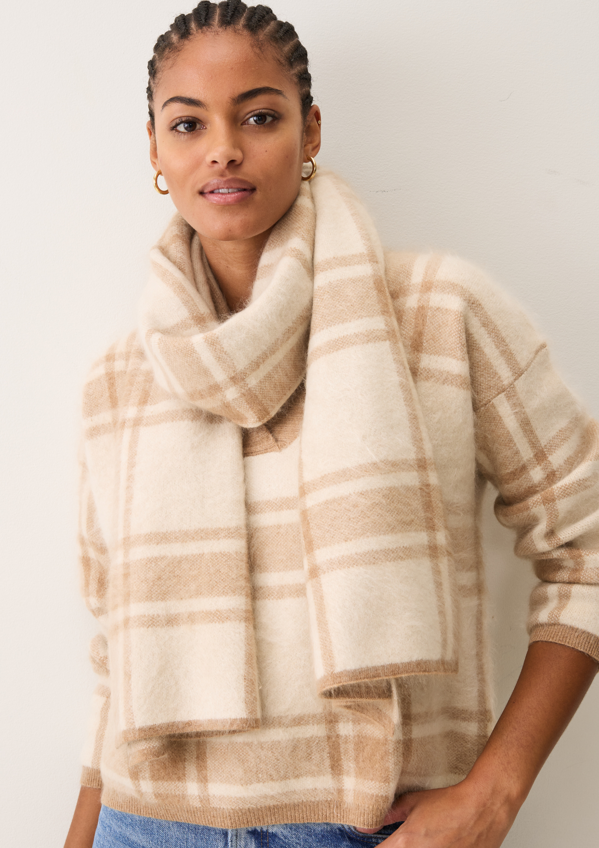 Brushed Checked Scarf in Porcelaine White & Woodcarving Brown