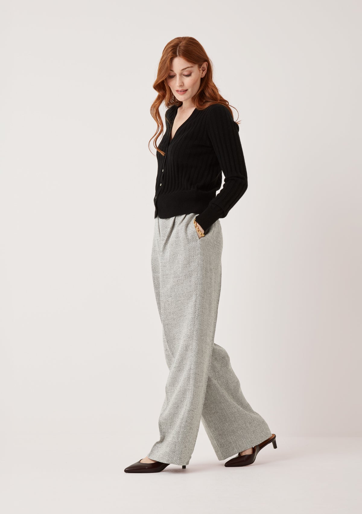 Cashmere Wide Rib Cardigan in Black