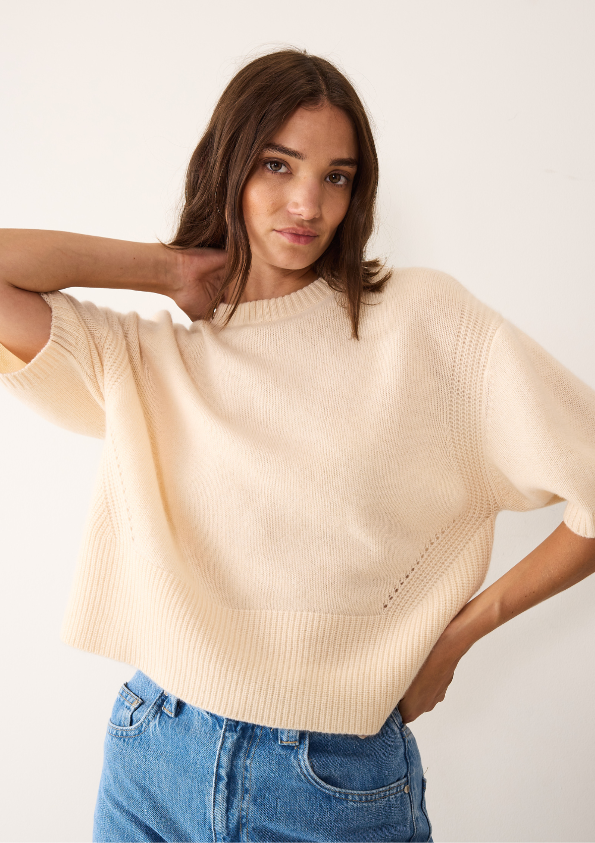 Ribbed Detail Lofty Cashmere Short-Sleeved Sweater in Latte
