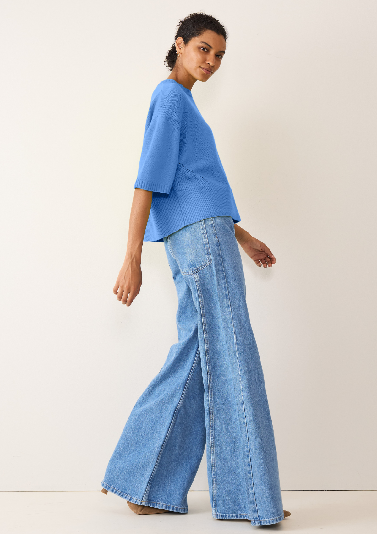 Ribbed Detail Lofty Cashmere Short-Sleeved Sweater in Cornflower Blue