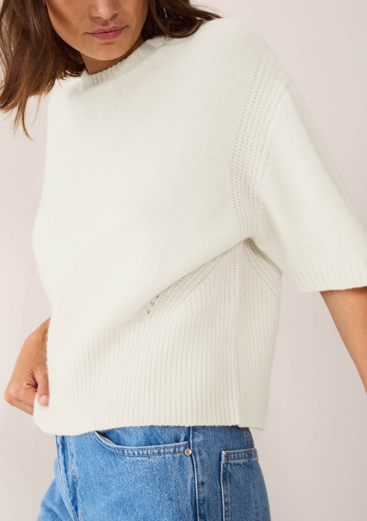Ribbed Detail Lofty Cashmere Short-Sleeved Sweater in Snow White