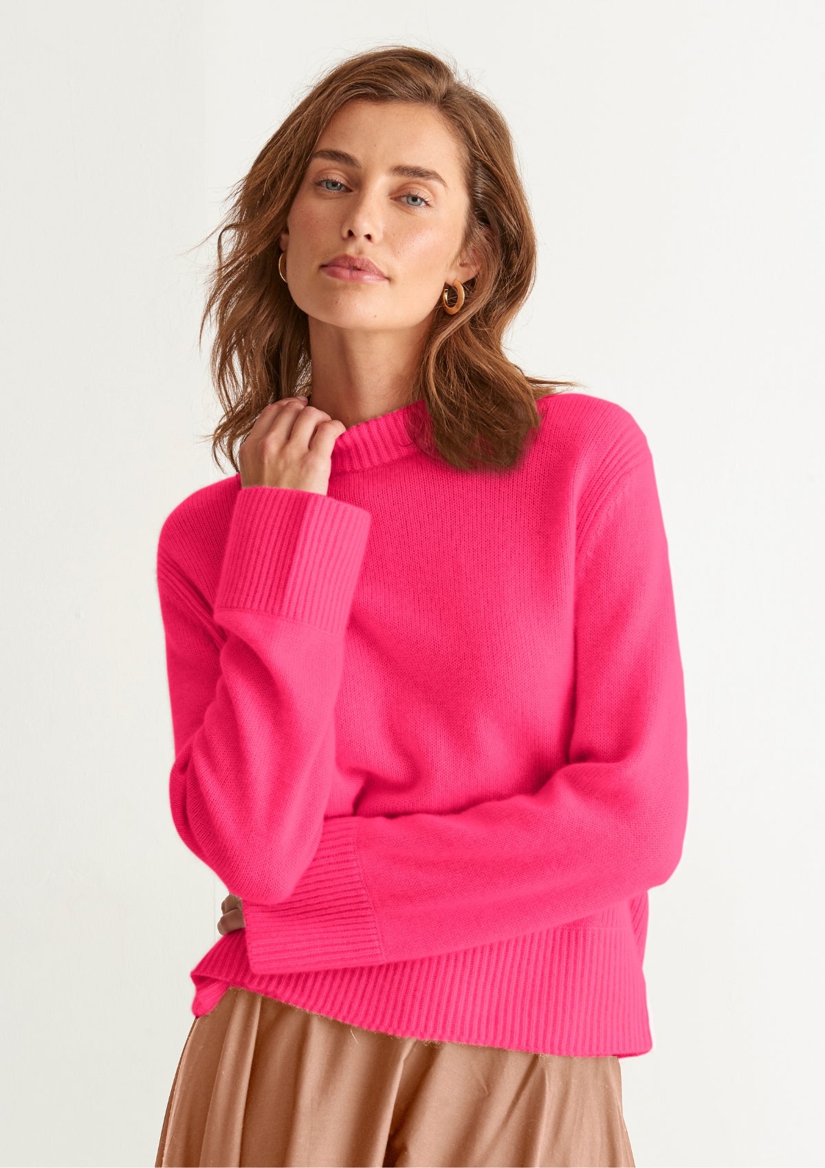 Cropped Cashmere Sweatshirt in Bright Pink