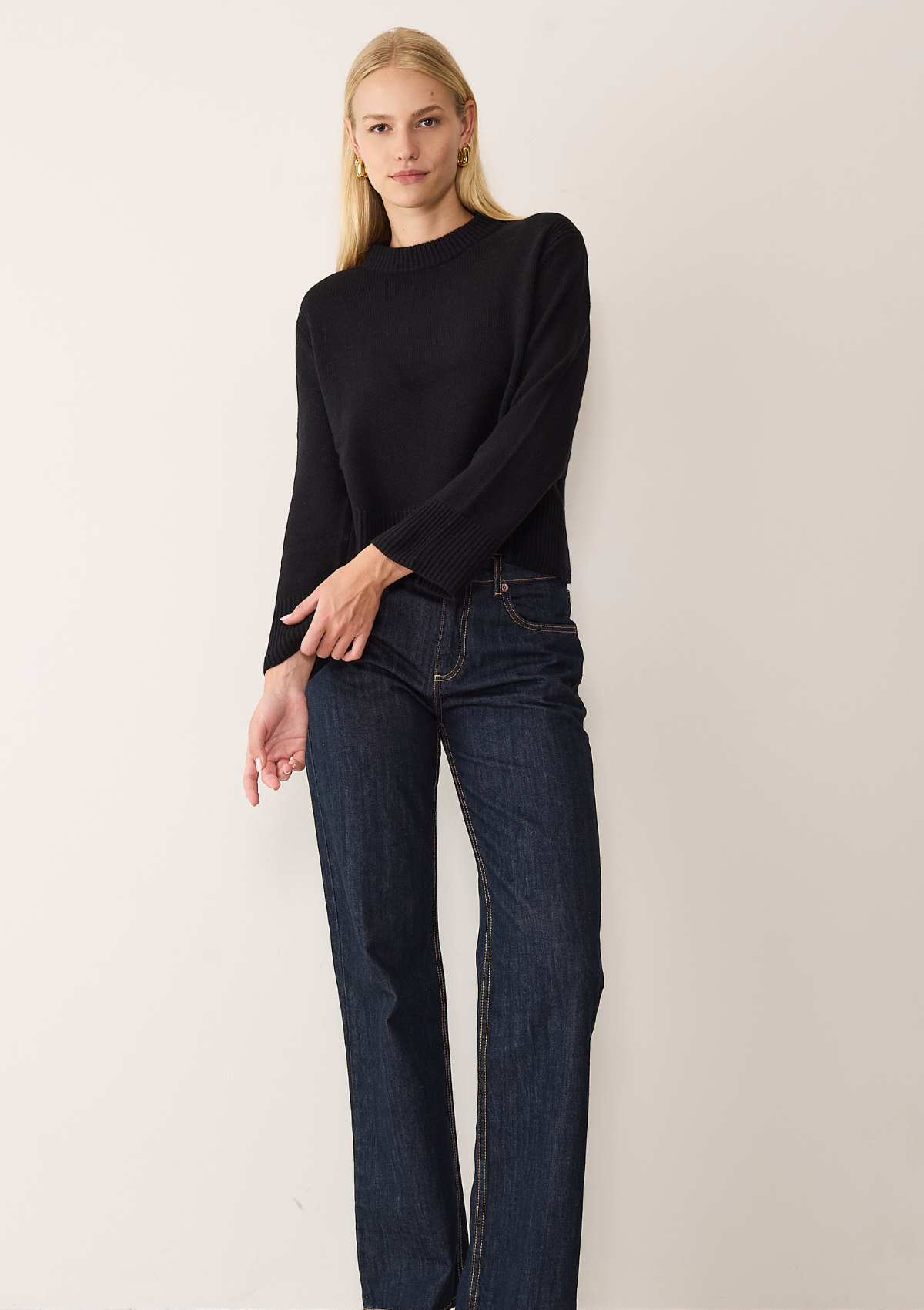Cropped Cashmere Sweatshirt in Black