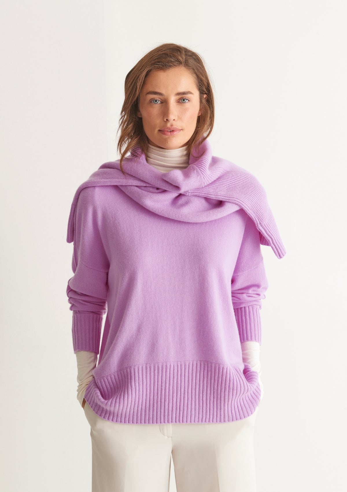 Oversized Cashmere Crew Neck Sweater in Violet