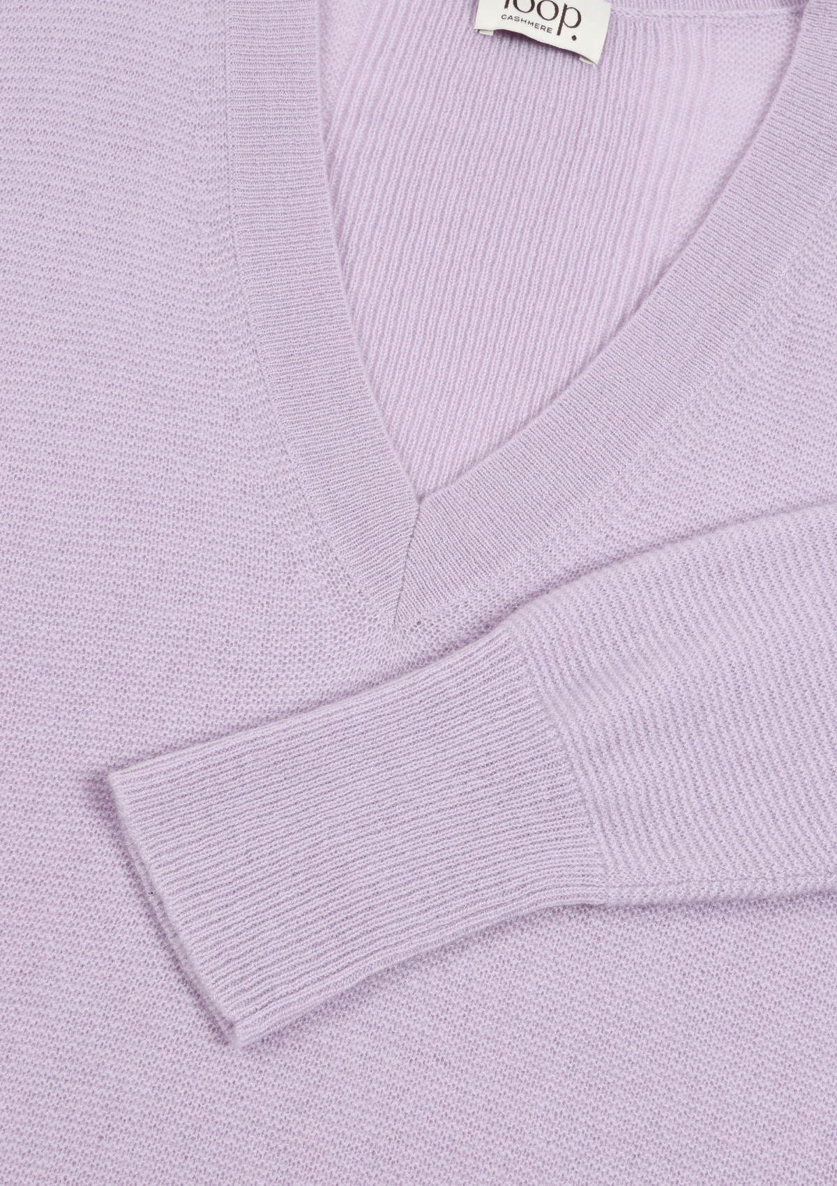 Relaxed Lofty V-Neck Sweater in Siberian Lilac