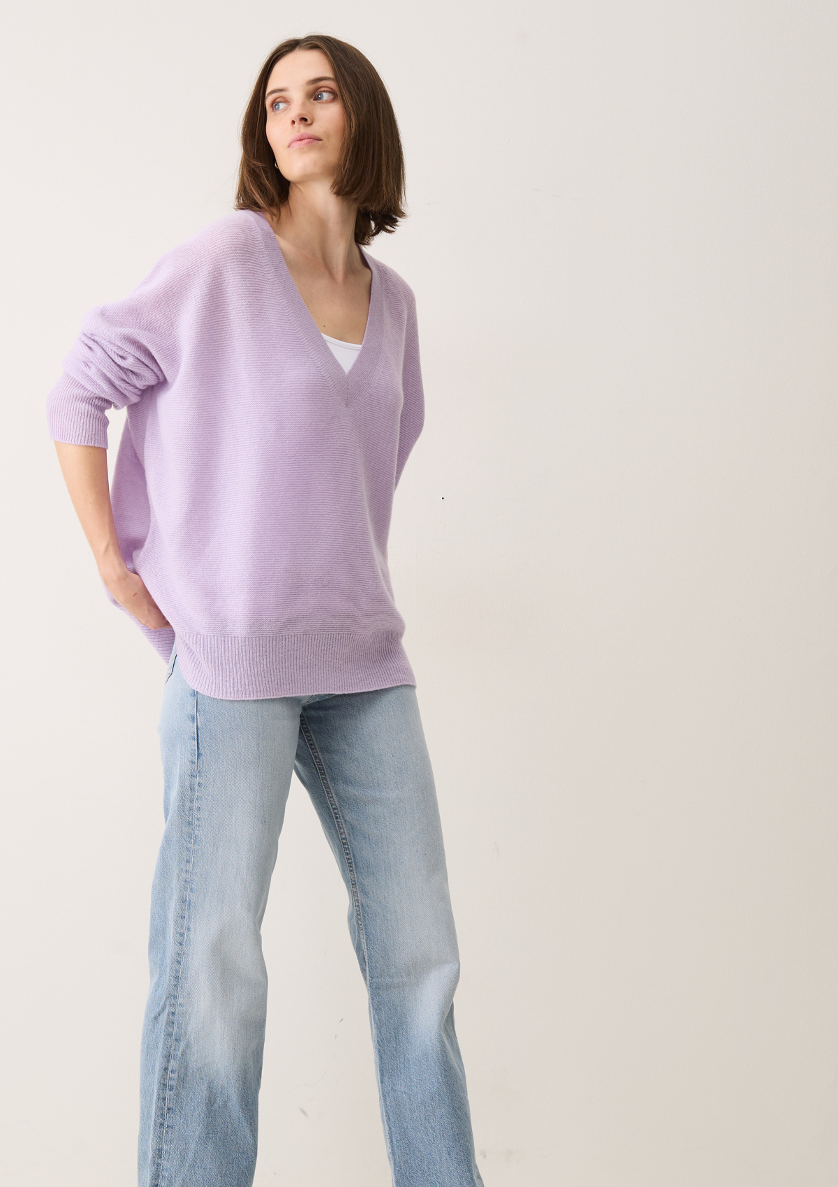 Relaxed Lofty V-Neck Sweater in Siberian Lilac