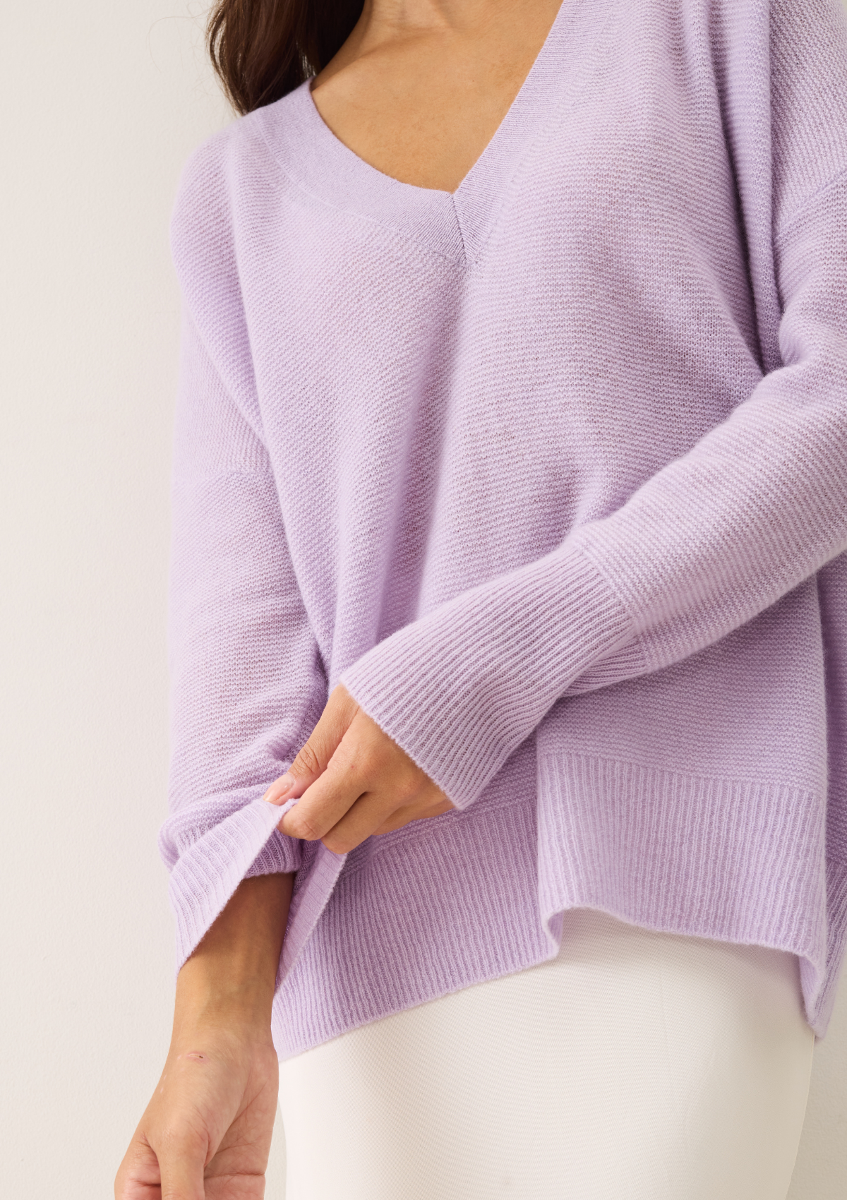 Relaxed Lofty V-Neck Sweater in Siberian Lilac