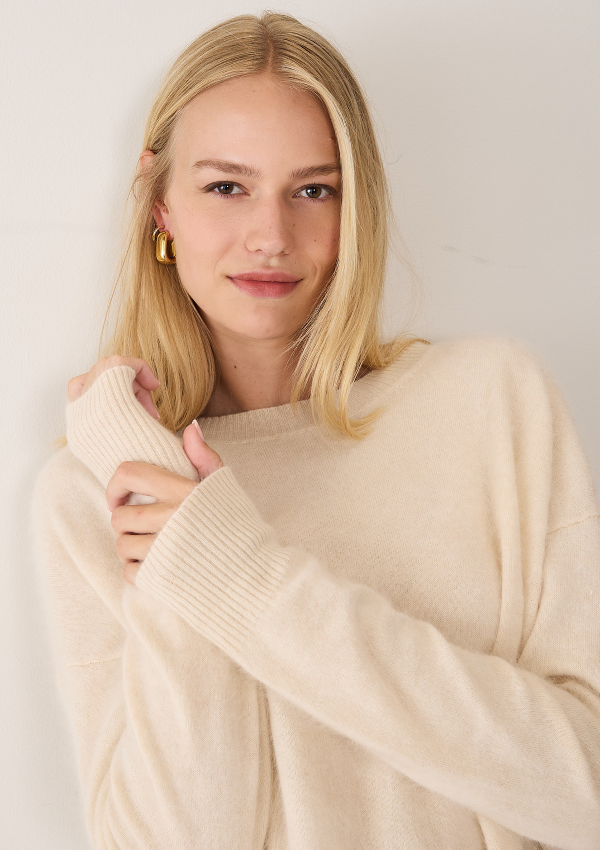 Brushed Cashmere Sweater in Porcelaine White