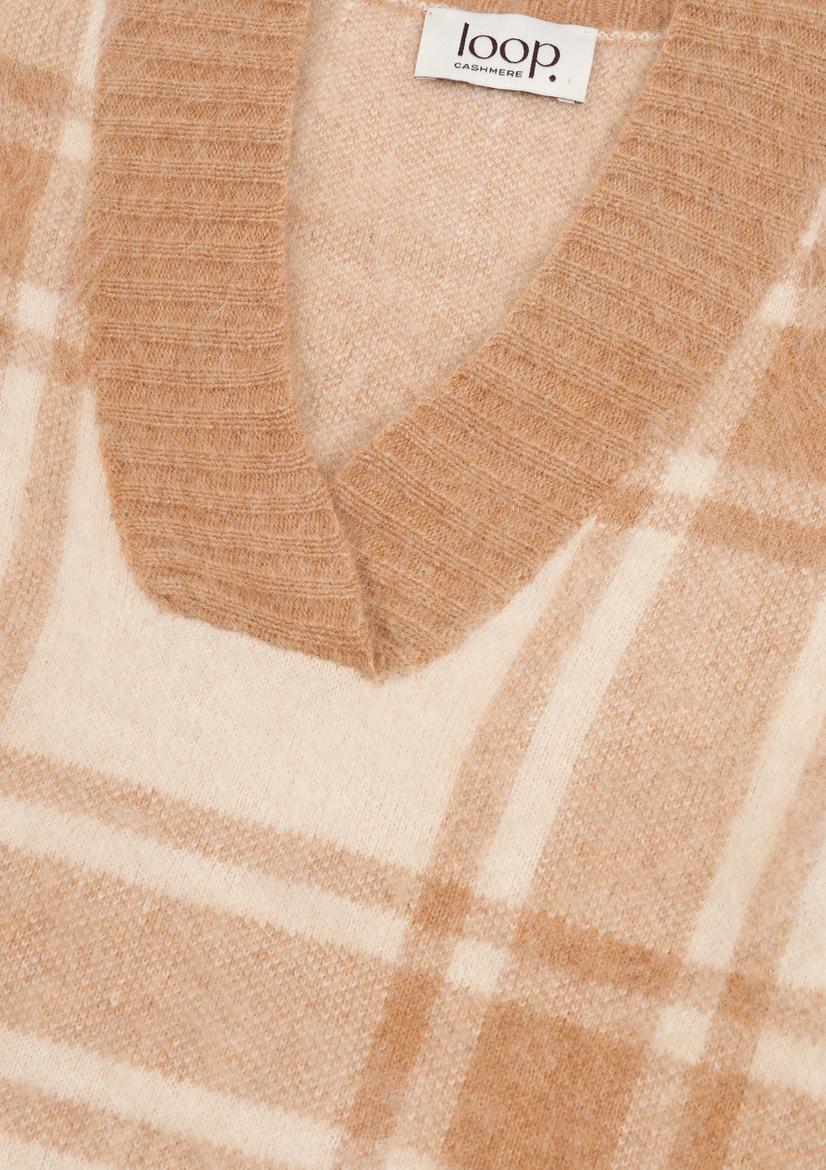 Brushed Checked Sweater in Porcelaine White & Woodcarving Brown