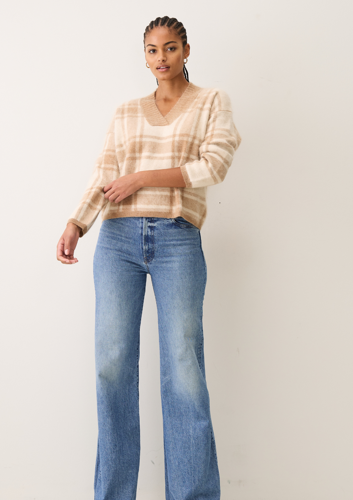 Brushed Checked Sweater in Porcelaine White & Woodcarving Brown
