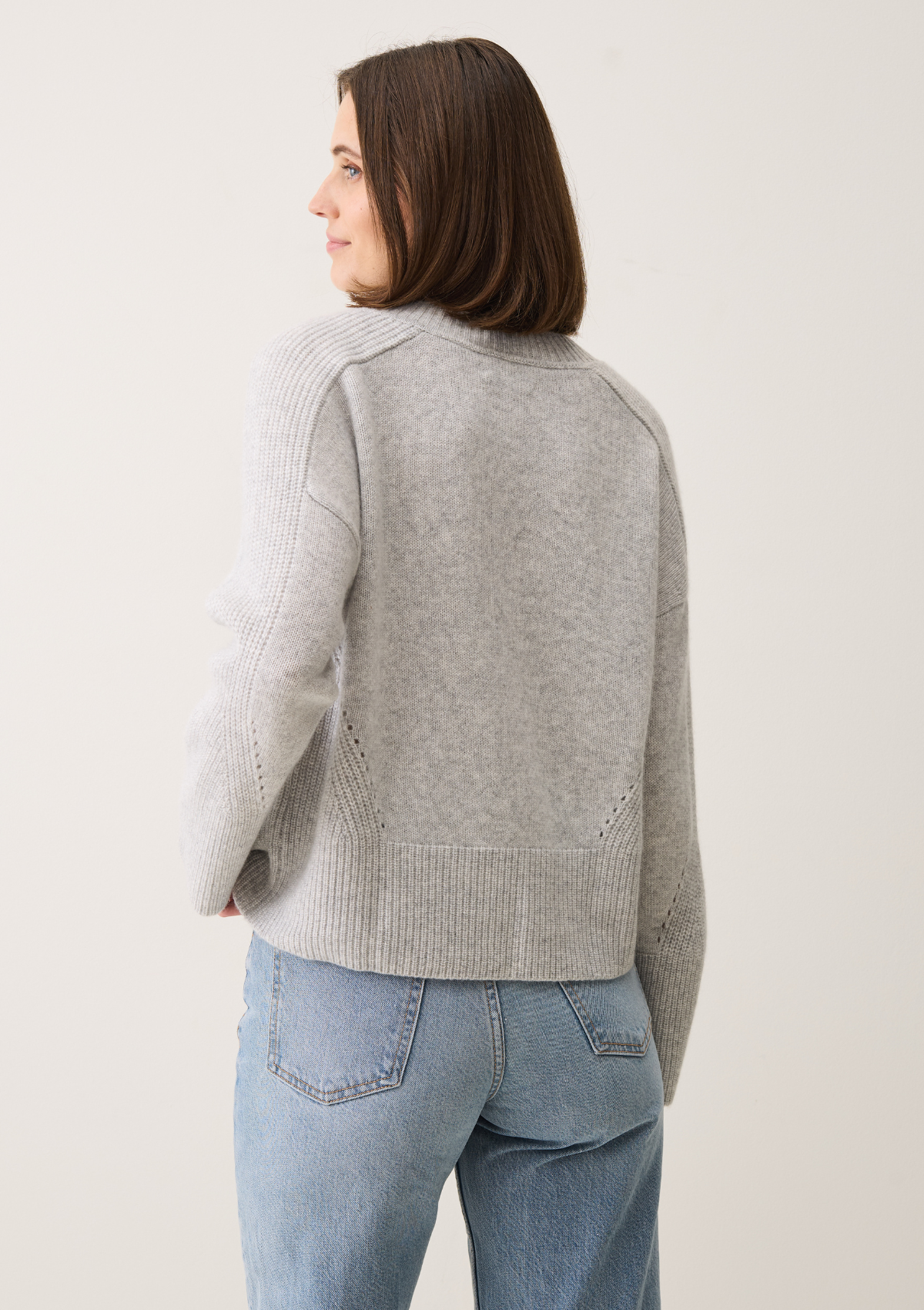 V-Neck Lofty Sweatshirt in Foggy Grey