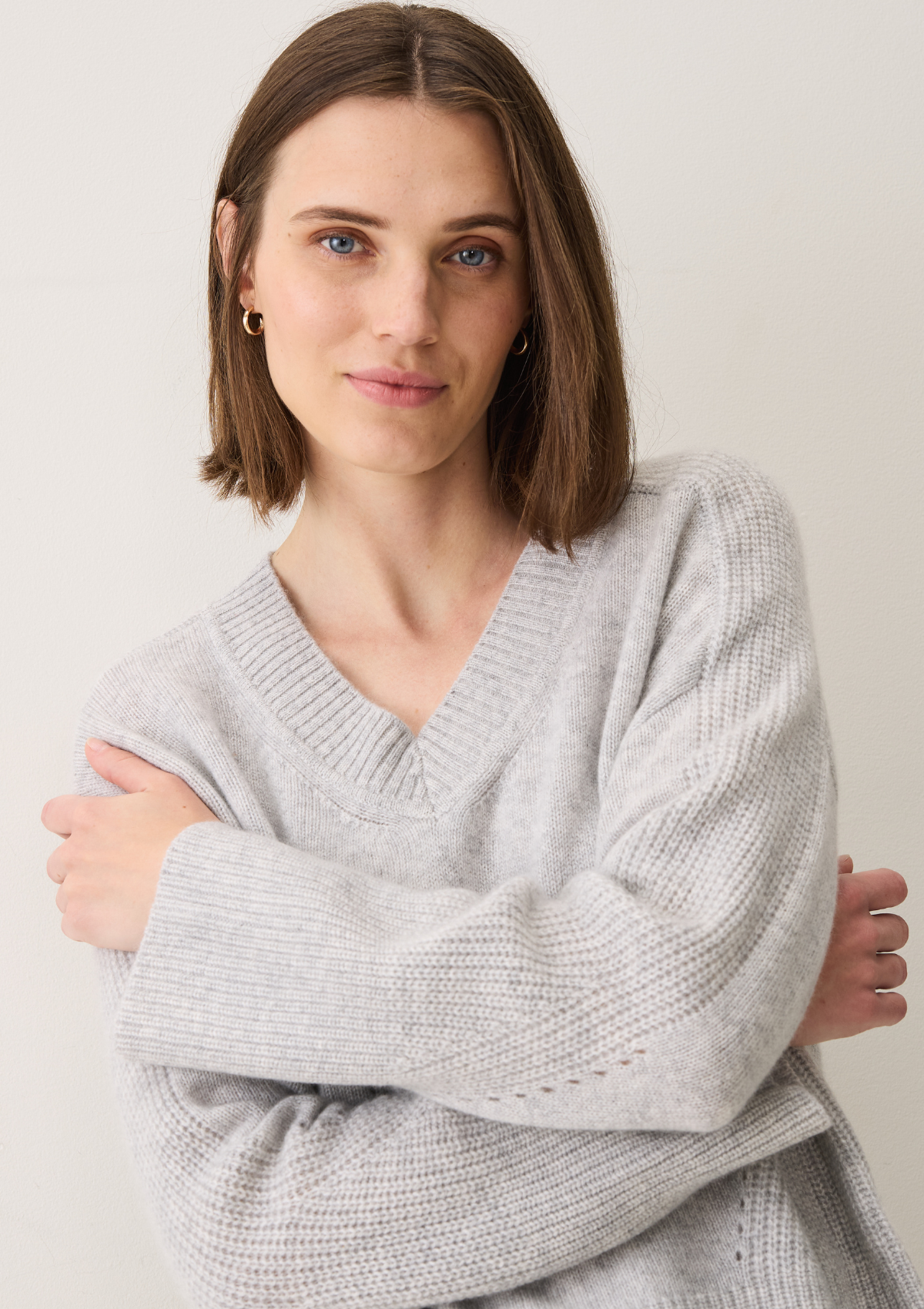 V-Neck Lofty Sweatshirt in Foggy Grey