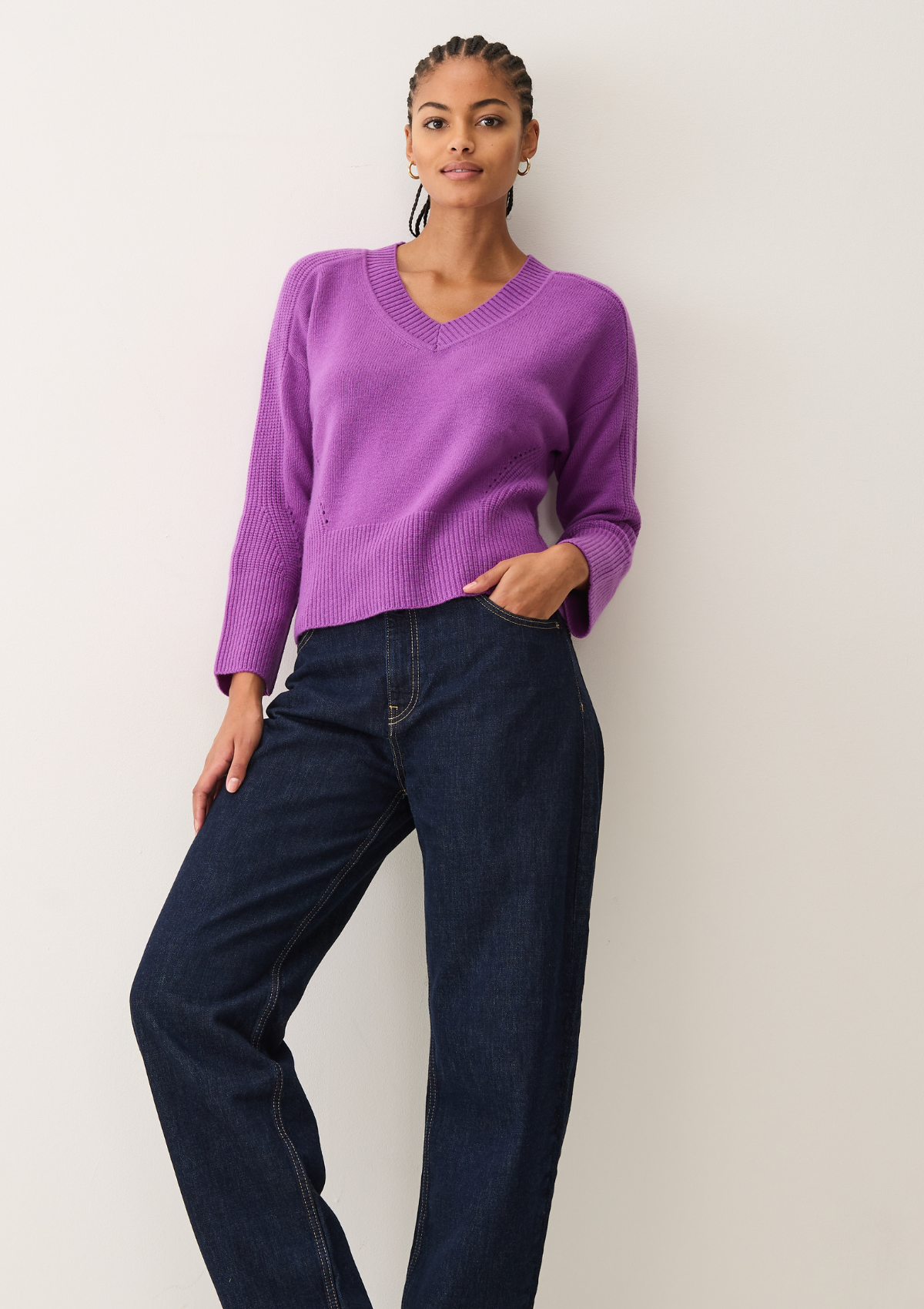 V-Neck Lofty Sweatshirt in Vibration Purple