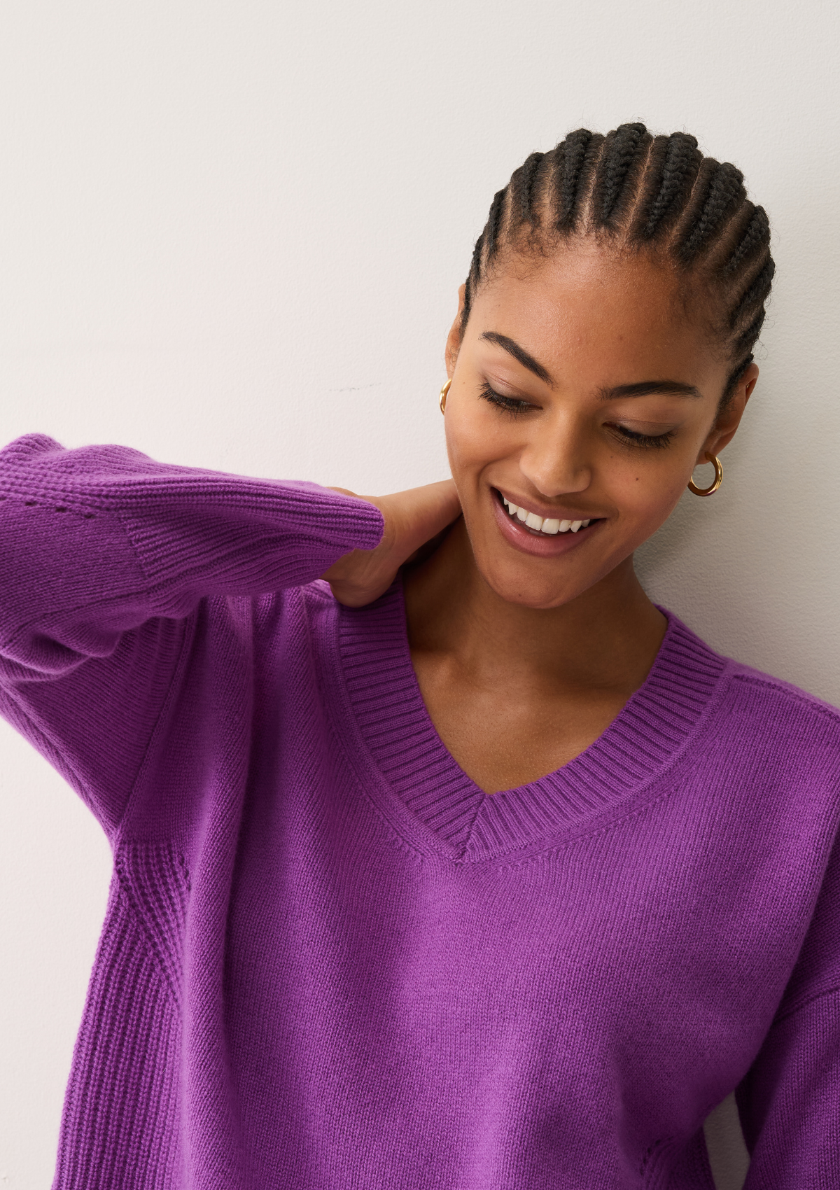 V-Neck Lofty Sweatshirt in Vibration Purple