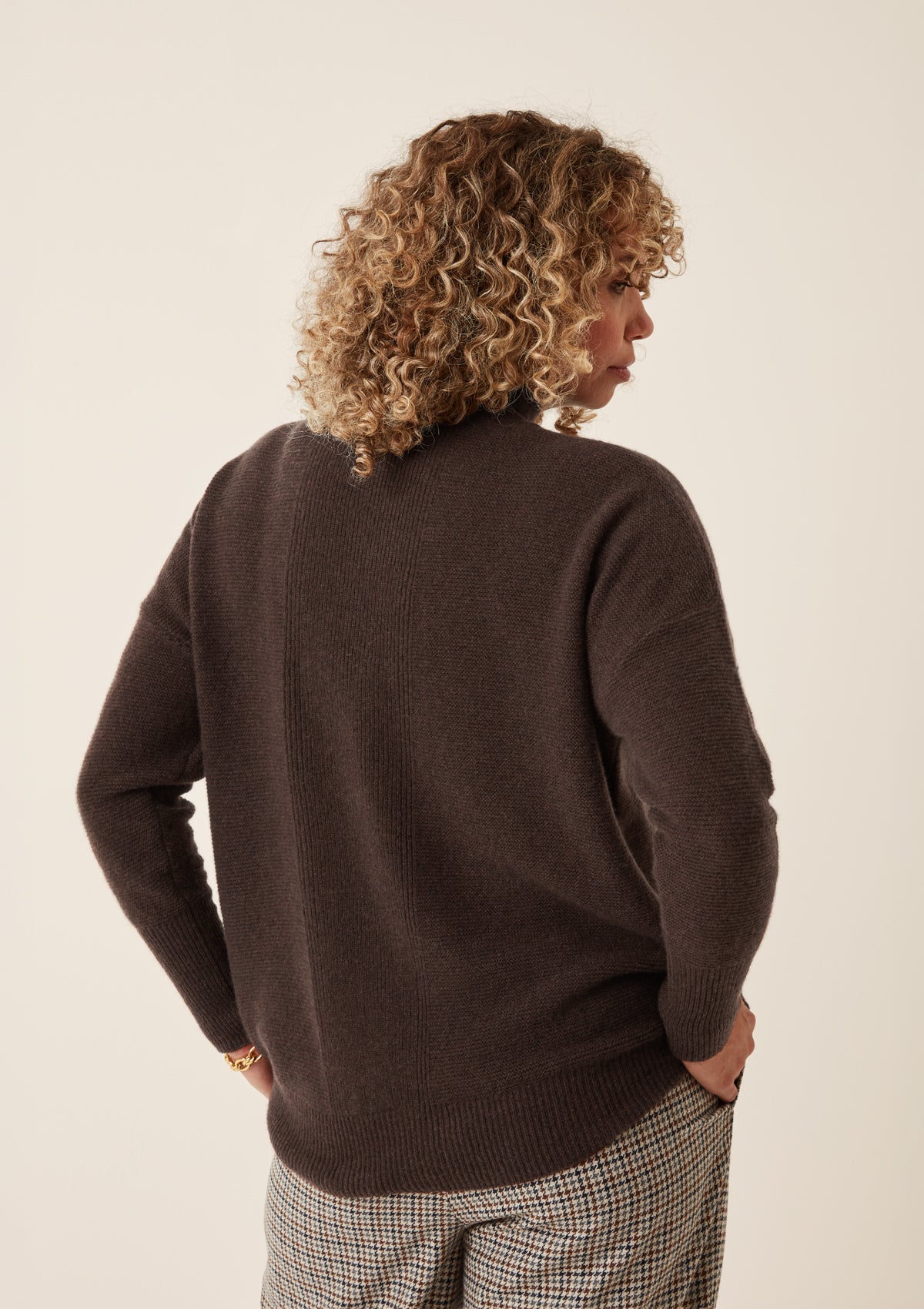 Cashmere Links Links Turtle Neck Sweater in Americano Brown